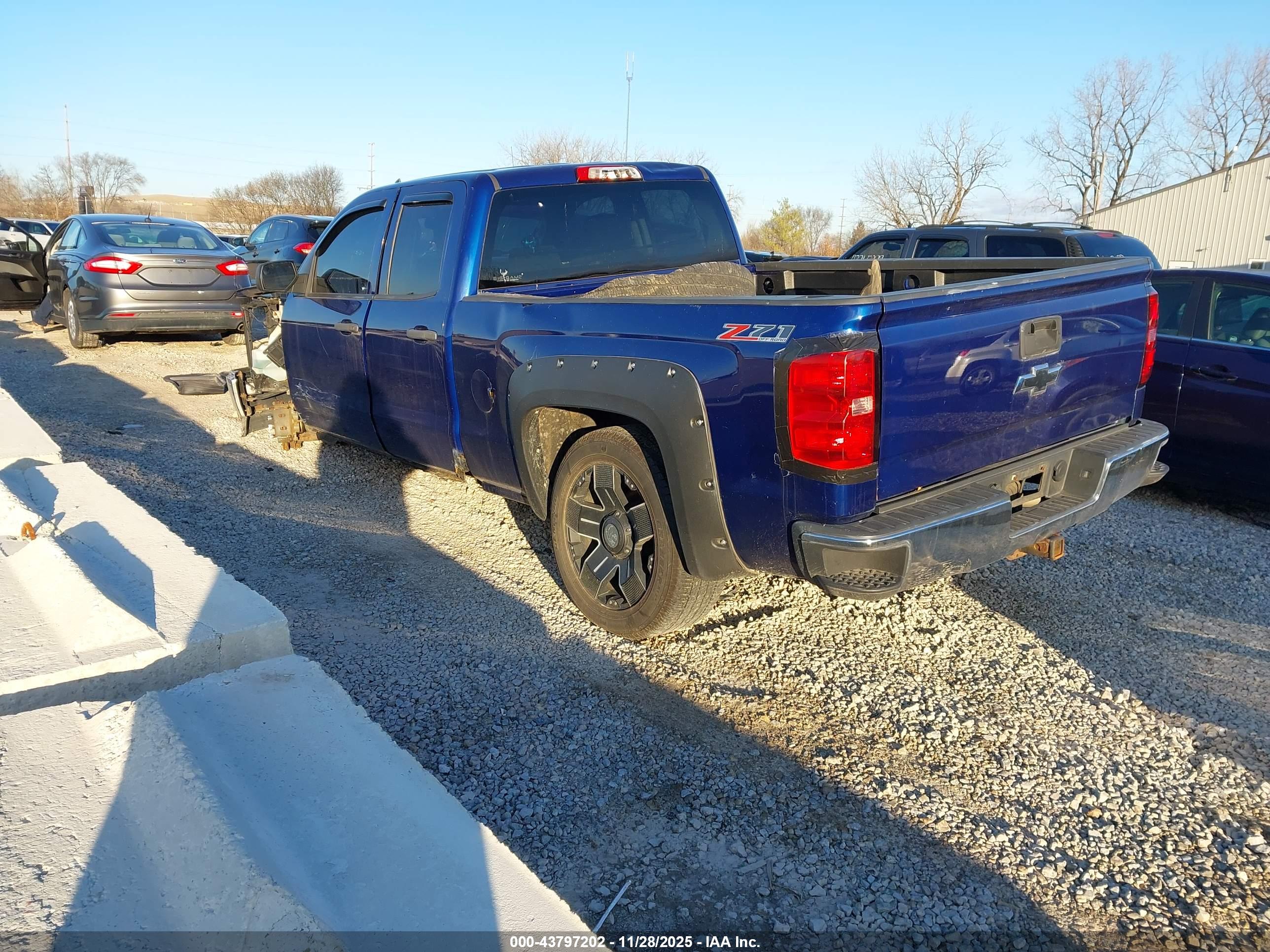 CHEVROLET SILVERADO image 3