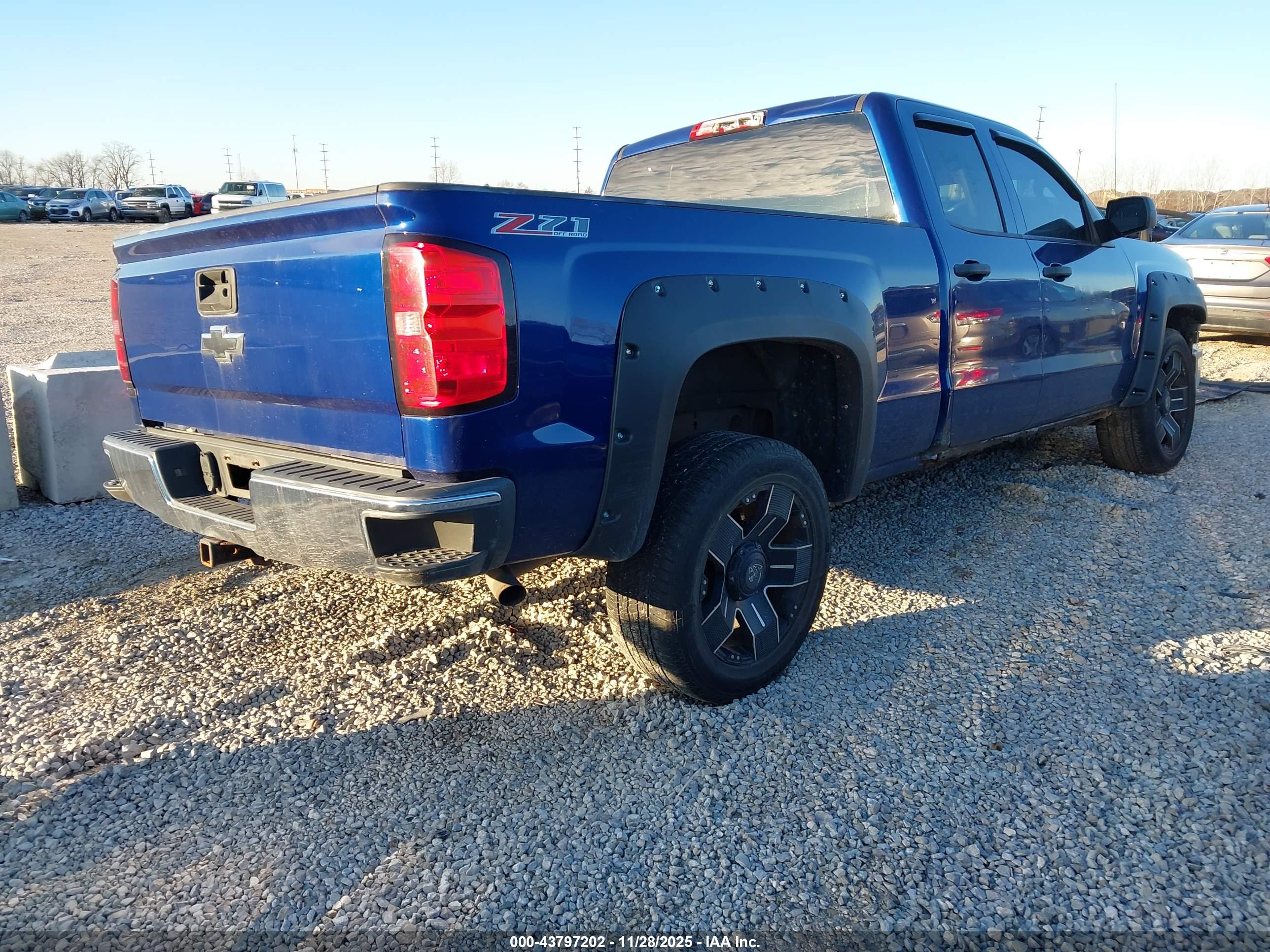 CHEVROLET SILVERADO image 4