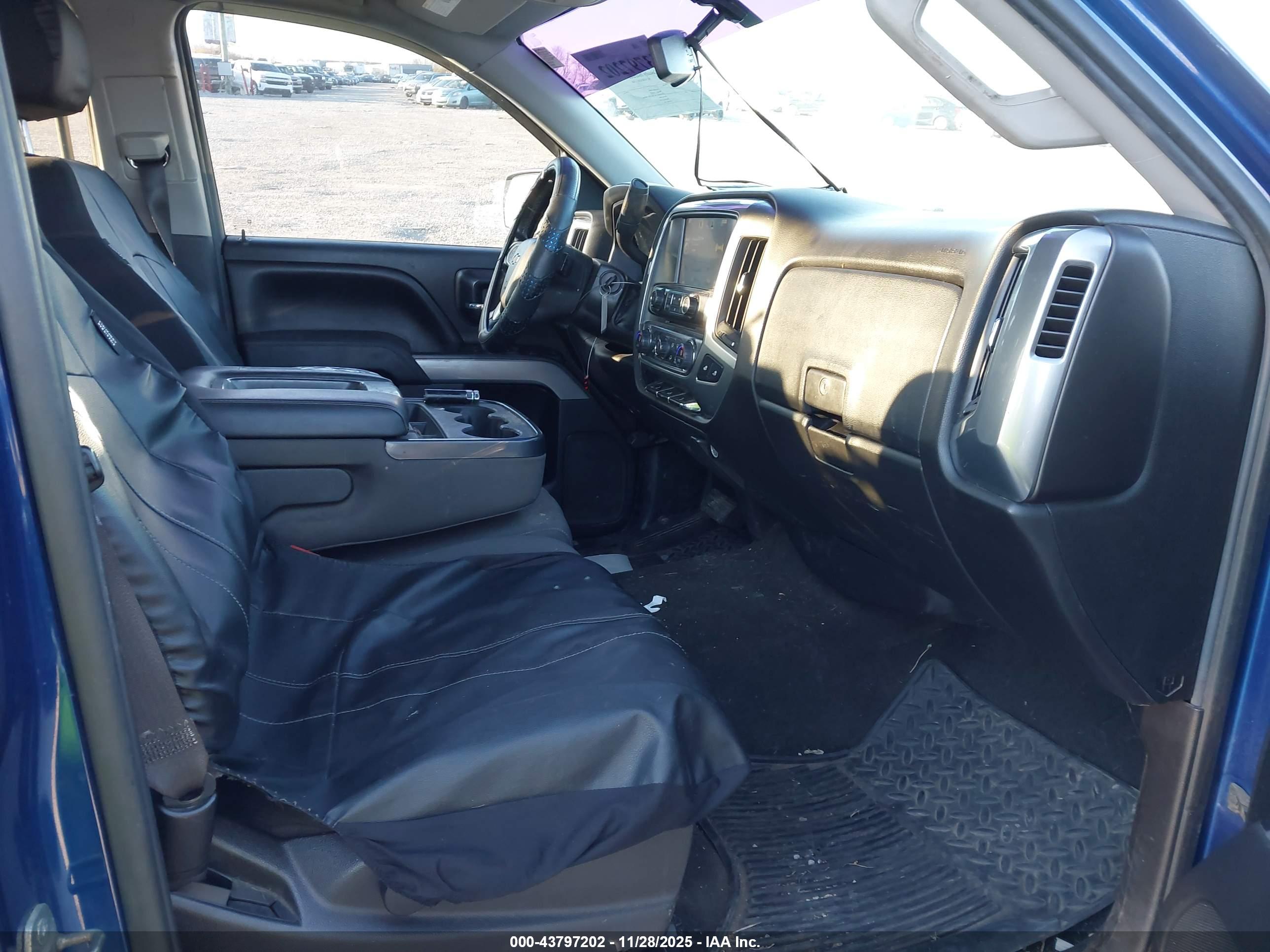 CHEVROLET SILVERADO image 5
