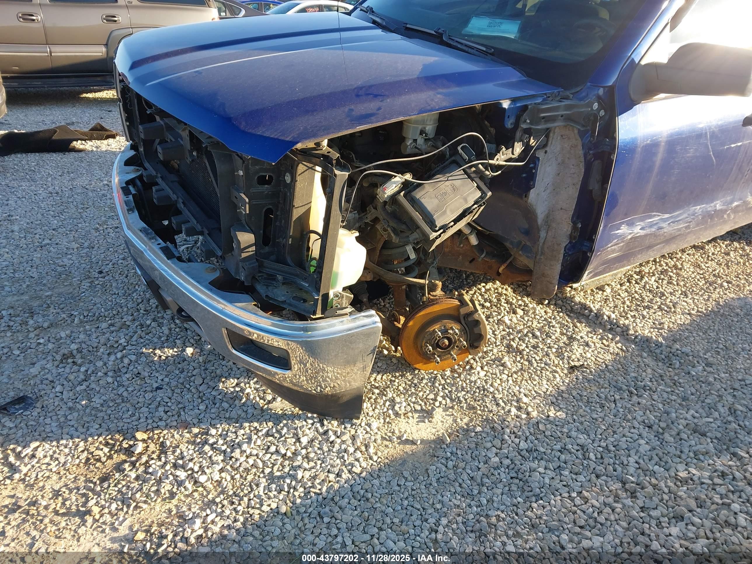 CHEVROLET SILVERADO image 6