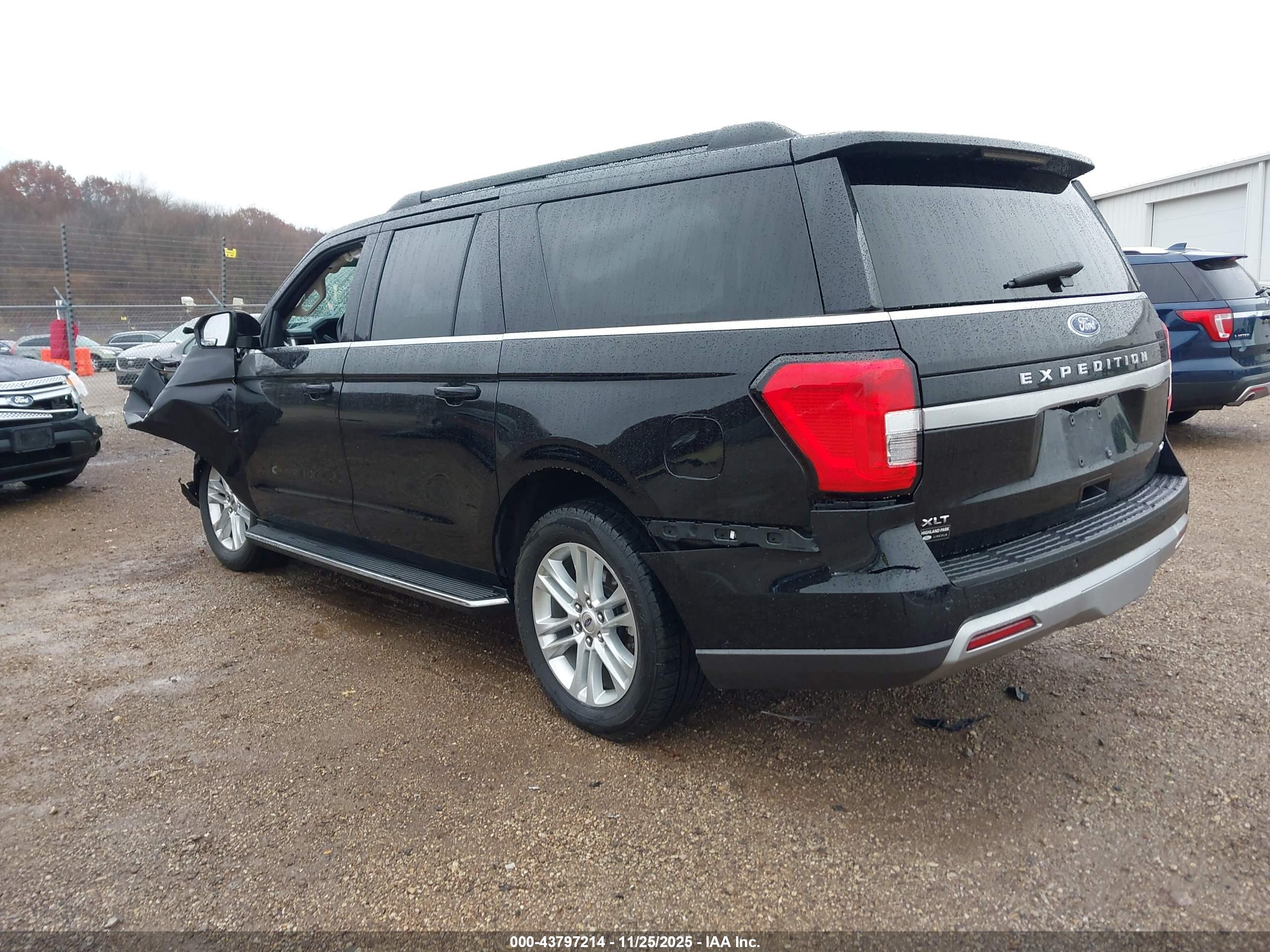 FORD EXPEDITION image 3