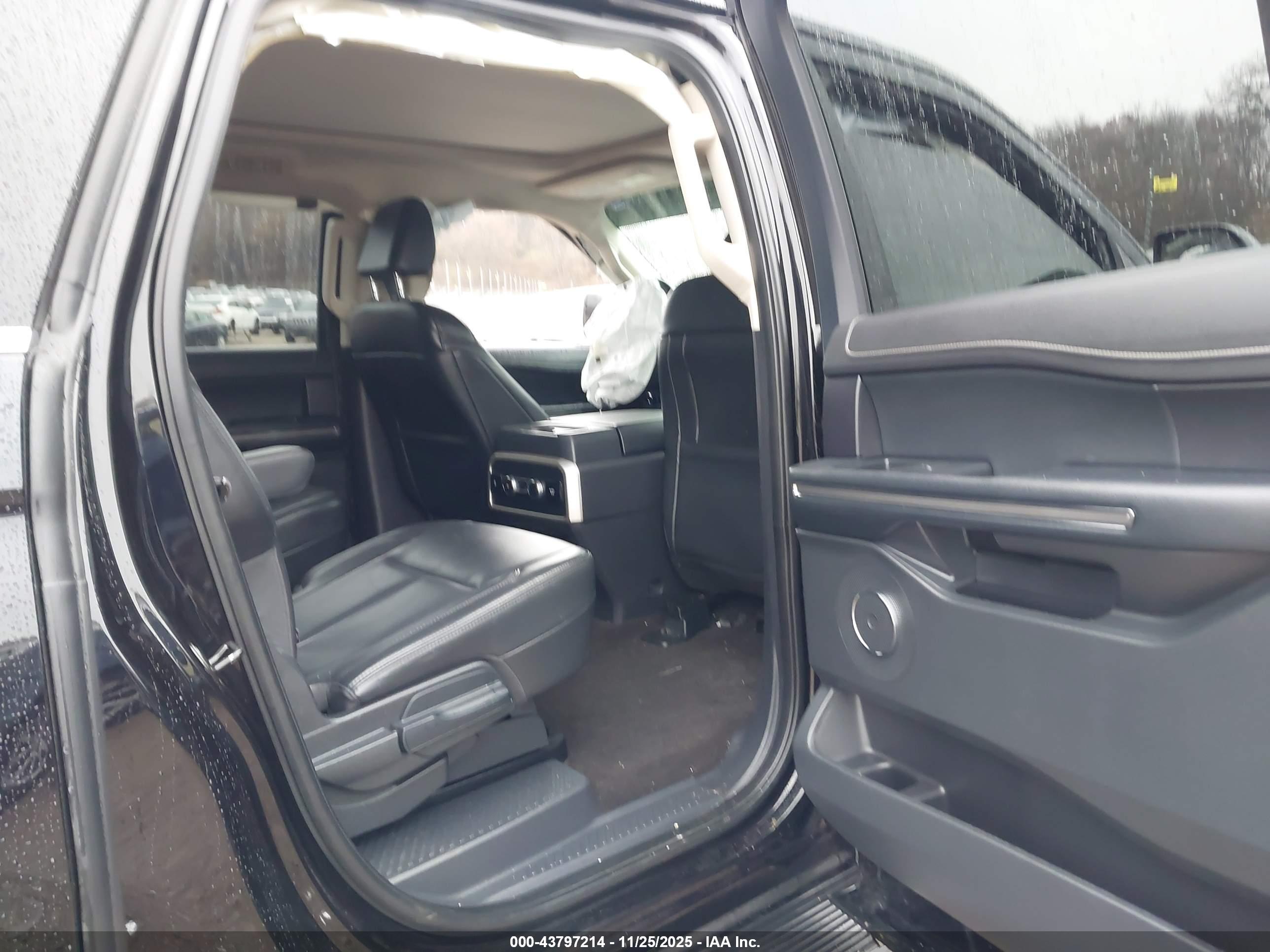 FORD EXPEDITION image 8