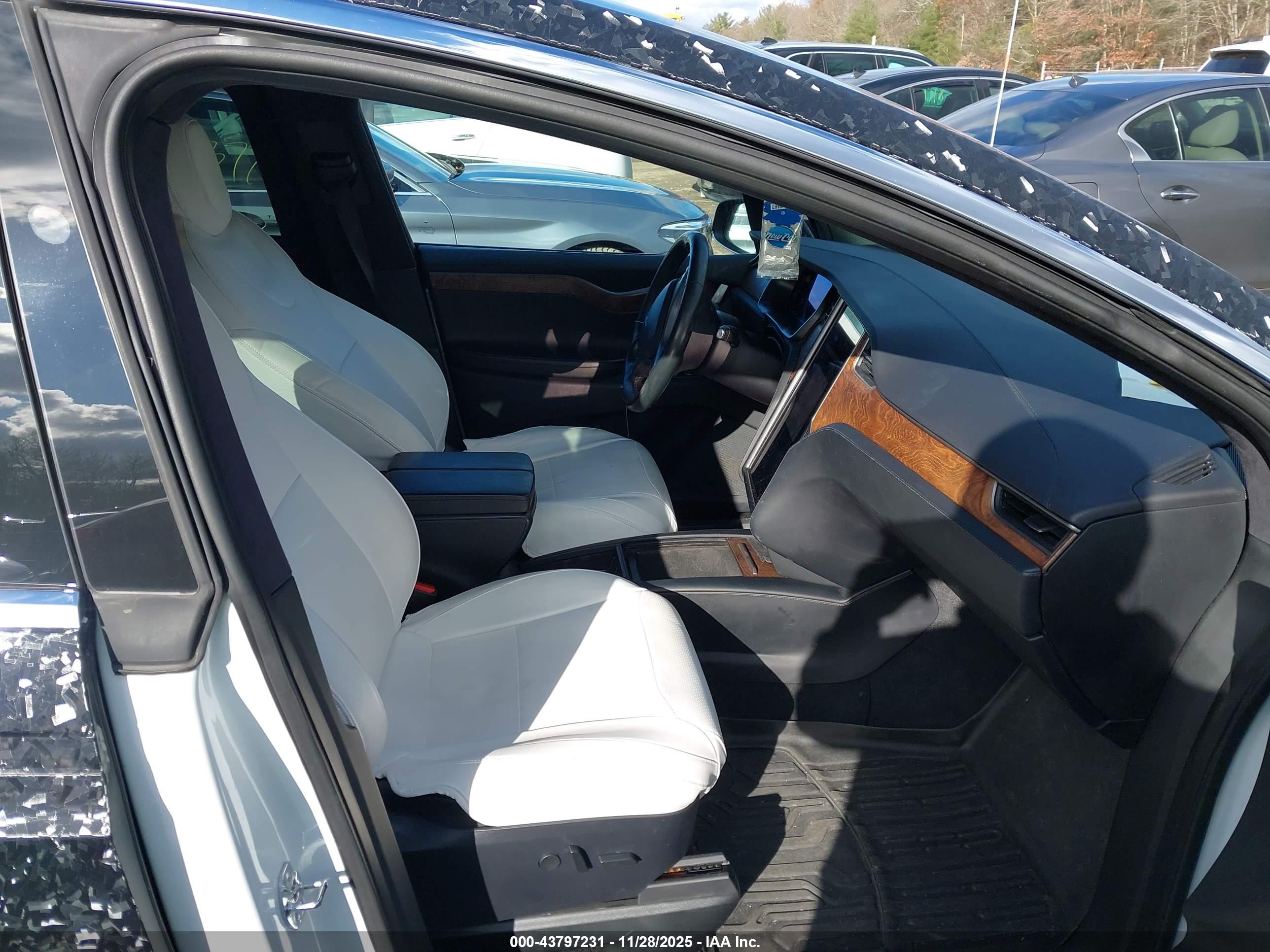 TESLA MODEL image 5