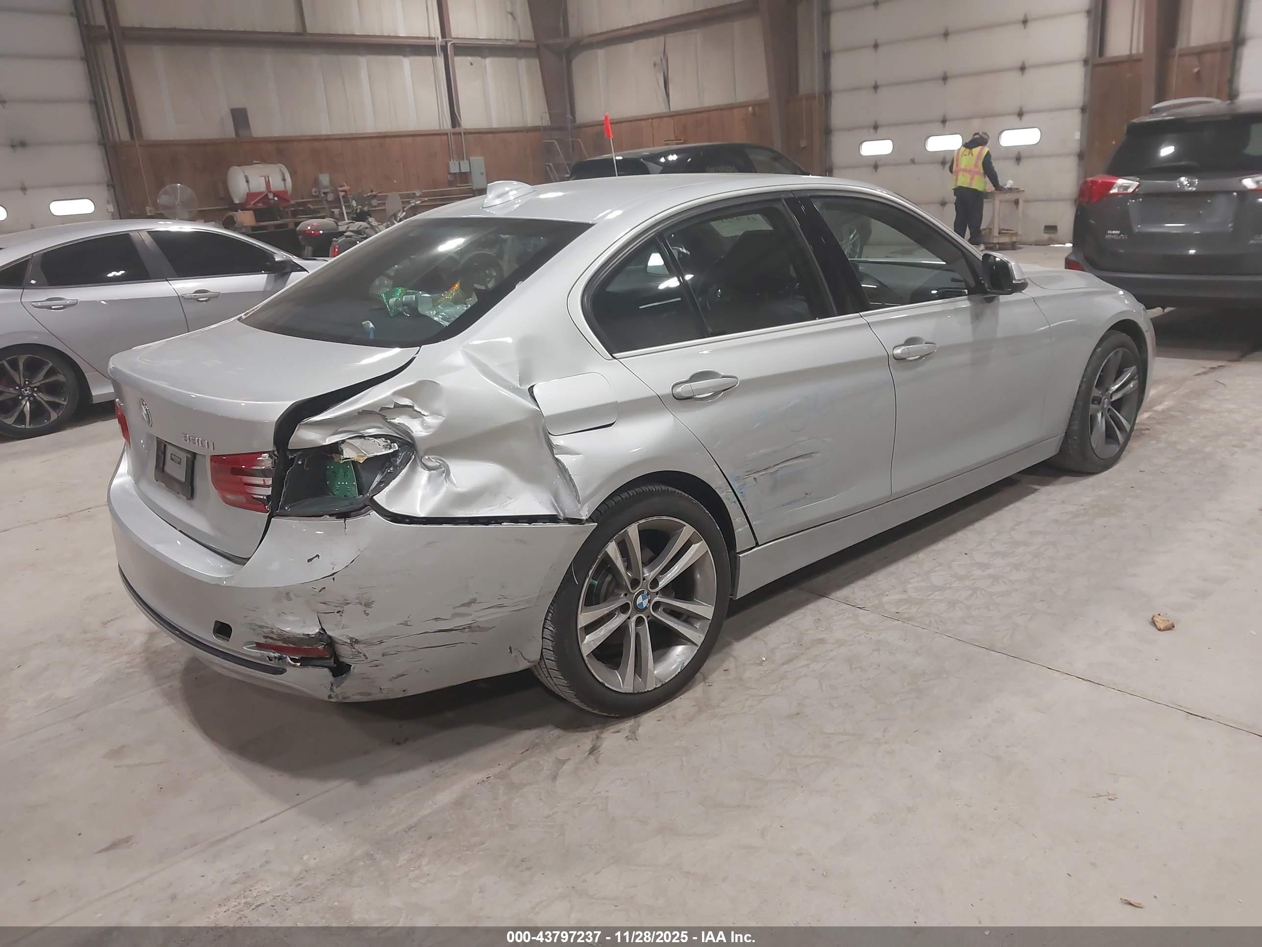 BMW 330I image 4