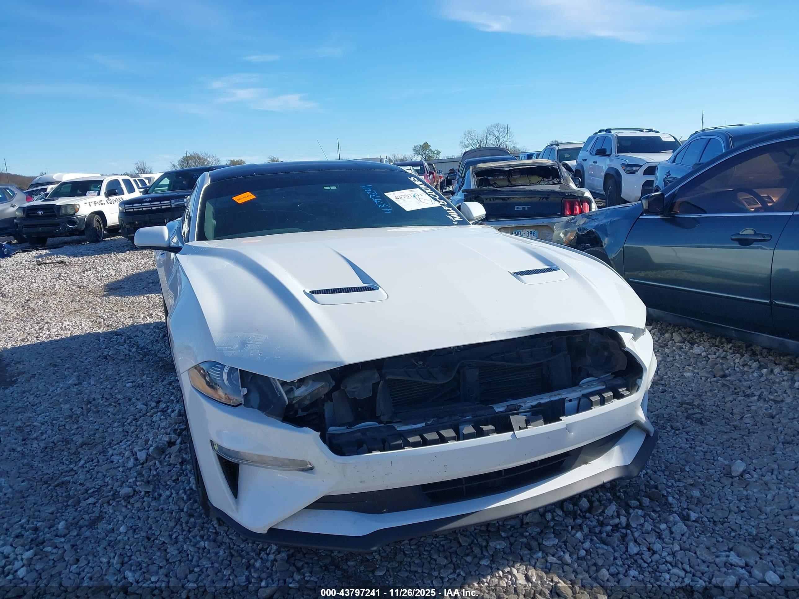 FORD MUSTANG image 6