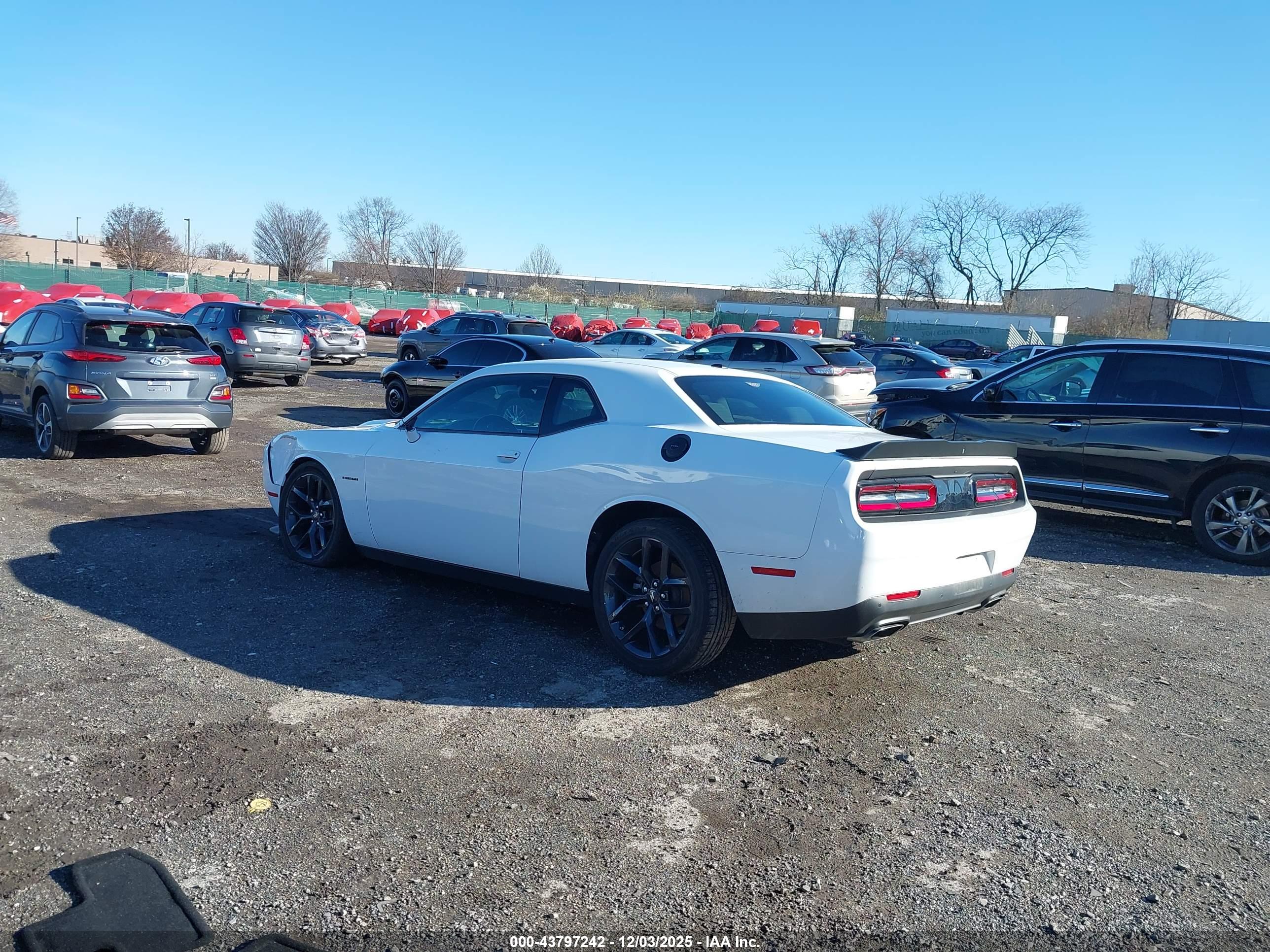 DODGE CHALLENGER image 3