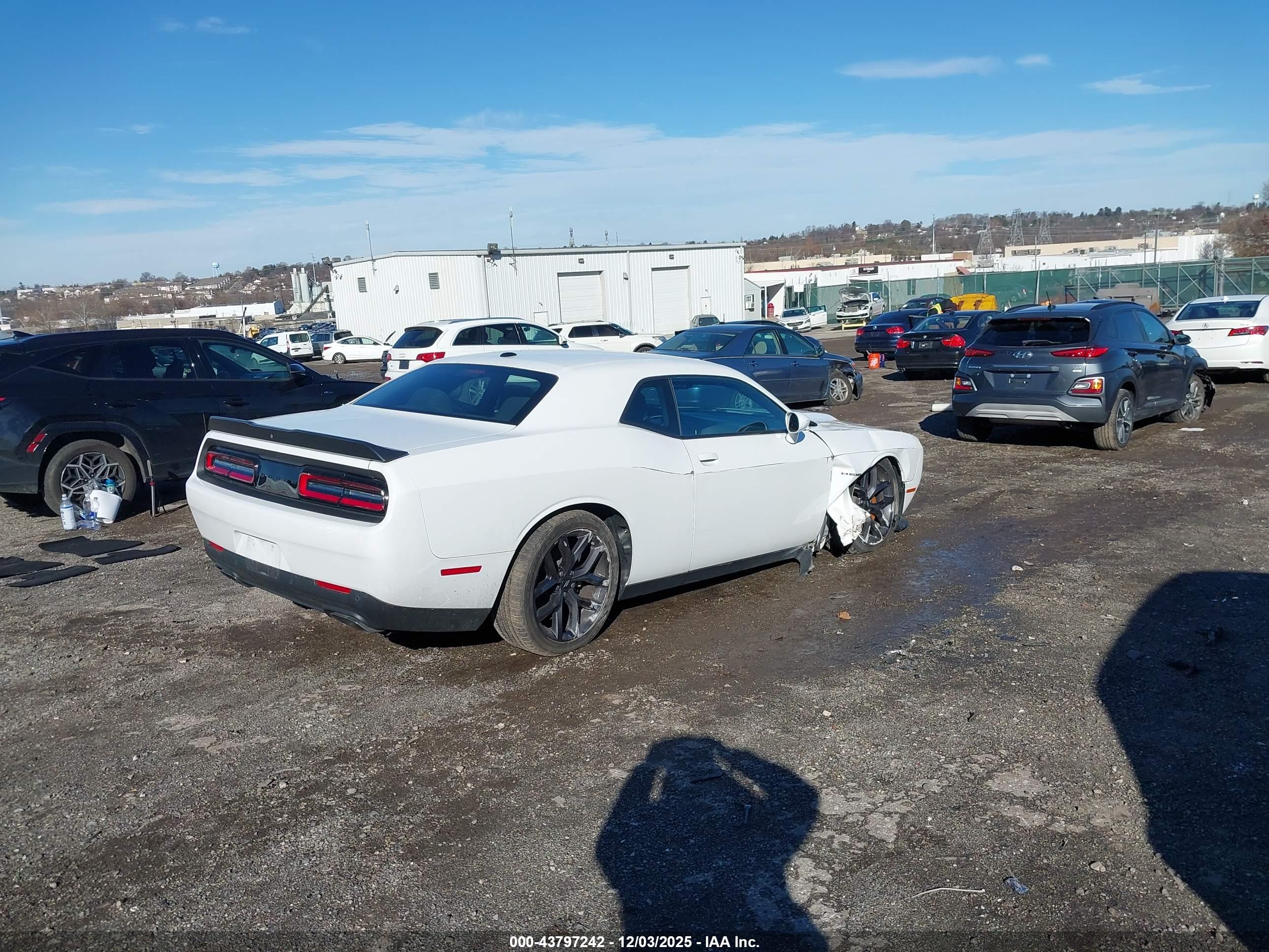 DODGE CHALLENGER image 4