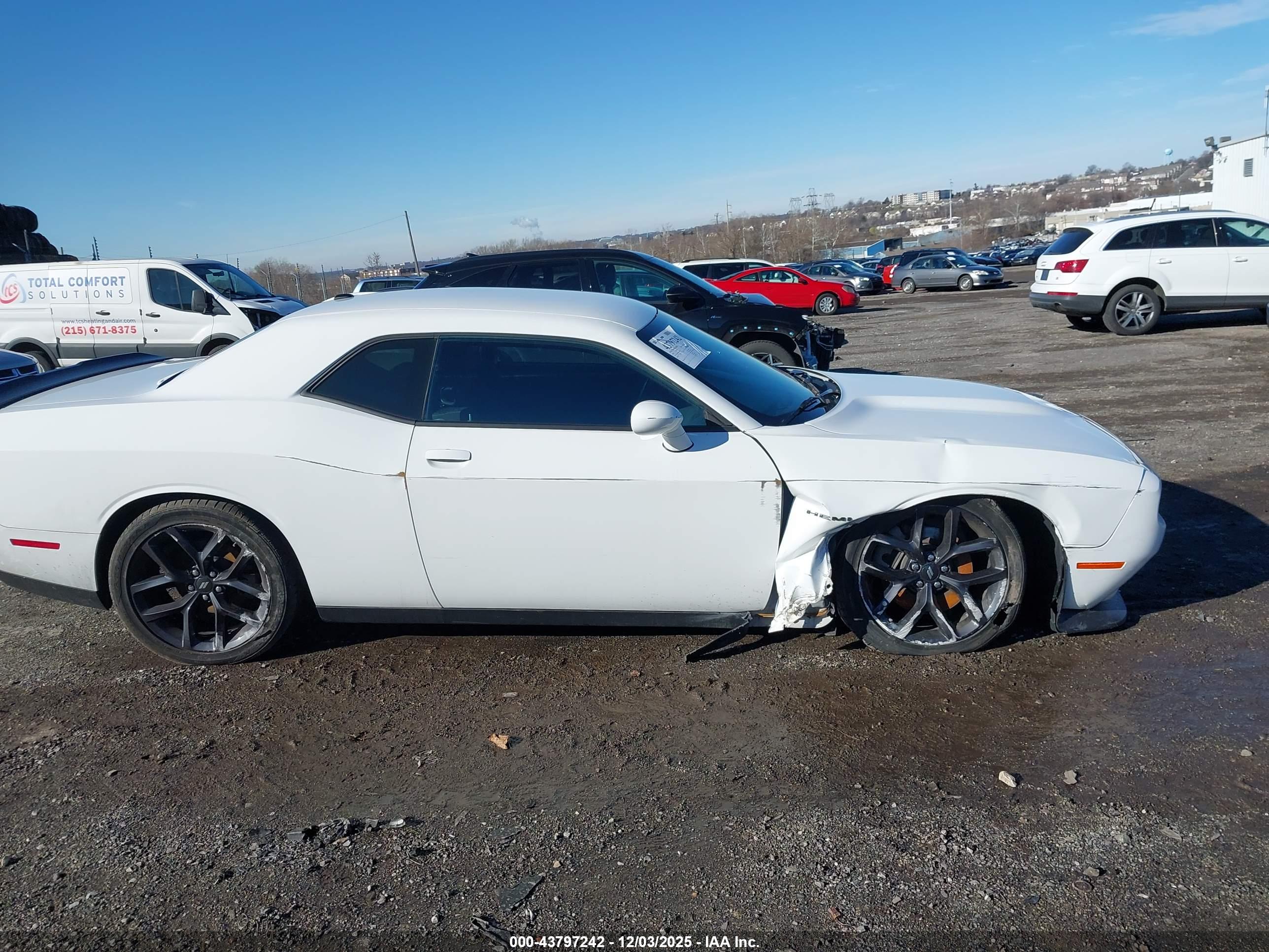 DODGE CHALLENGER image 6