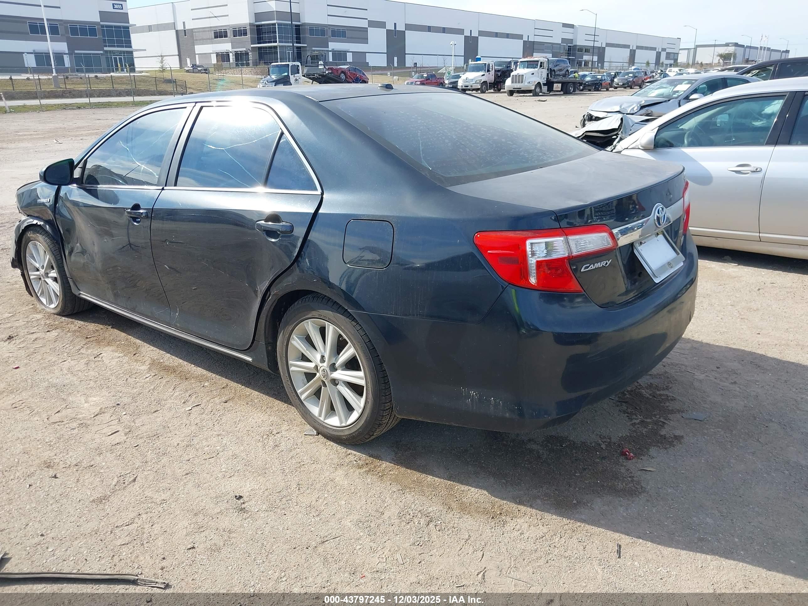 TOYOTA CAMRY image 3