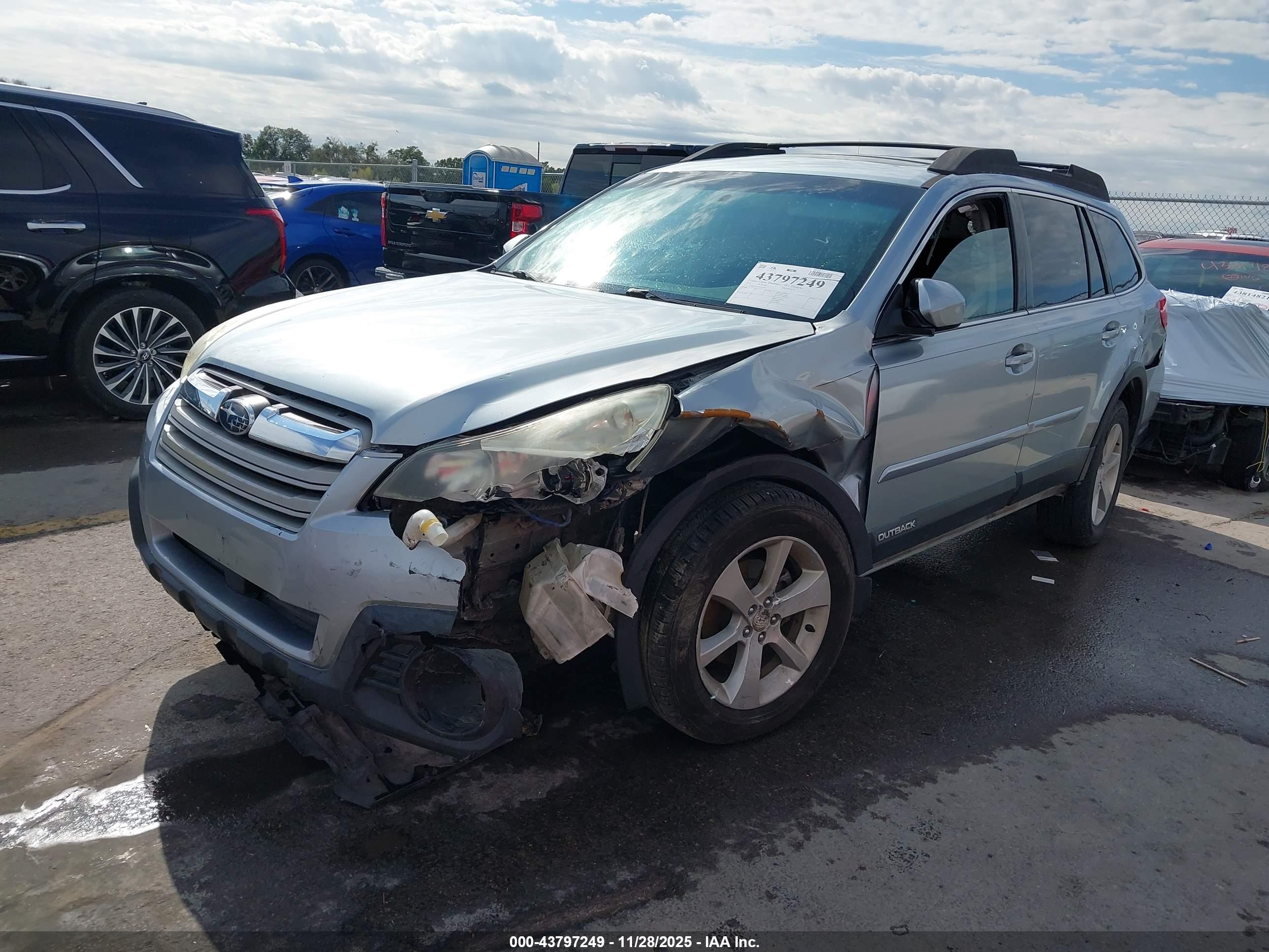 SUBARU OUTBACK image 2
