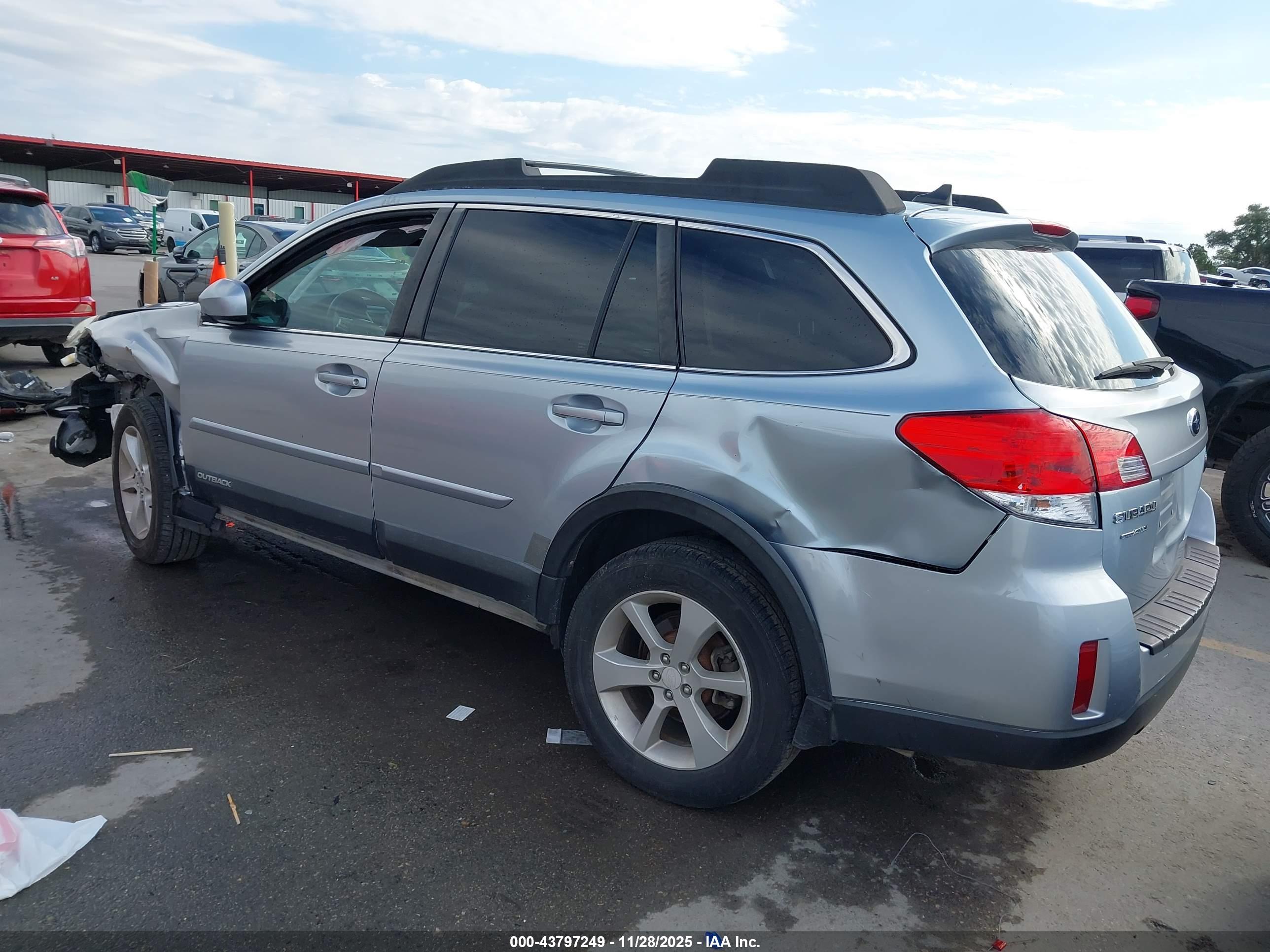 SUBARU OUTBACK image 3