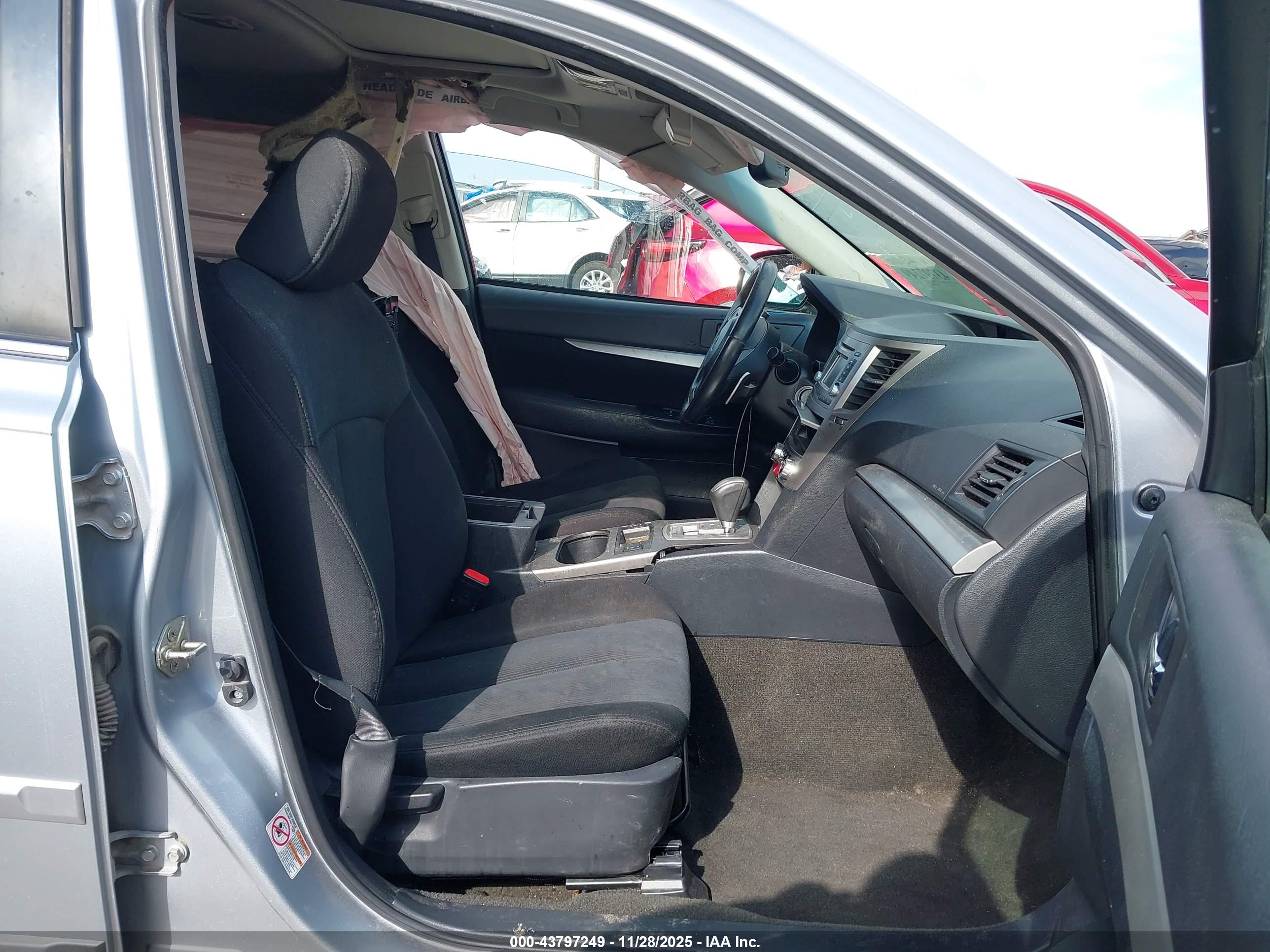 SUBARU OUTBACK image 5