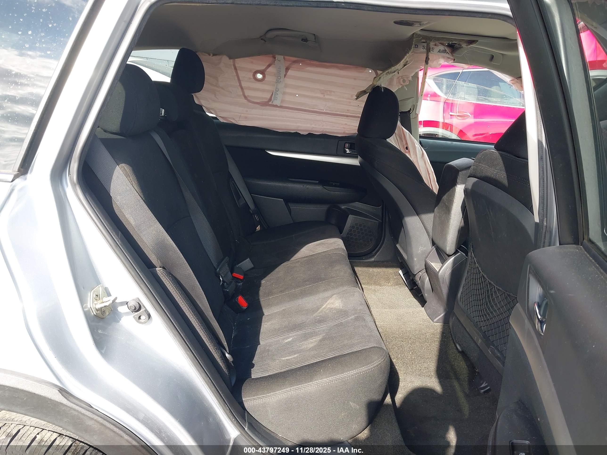 SUBARU OUTBACK image 8