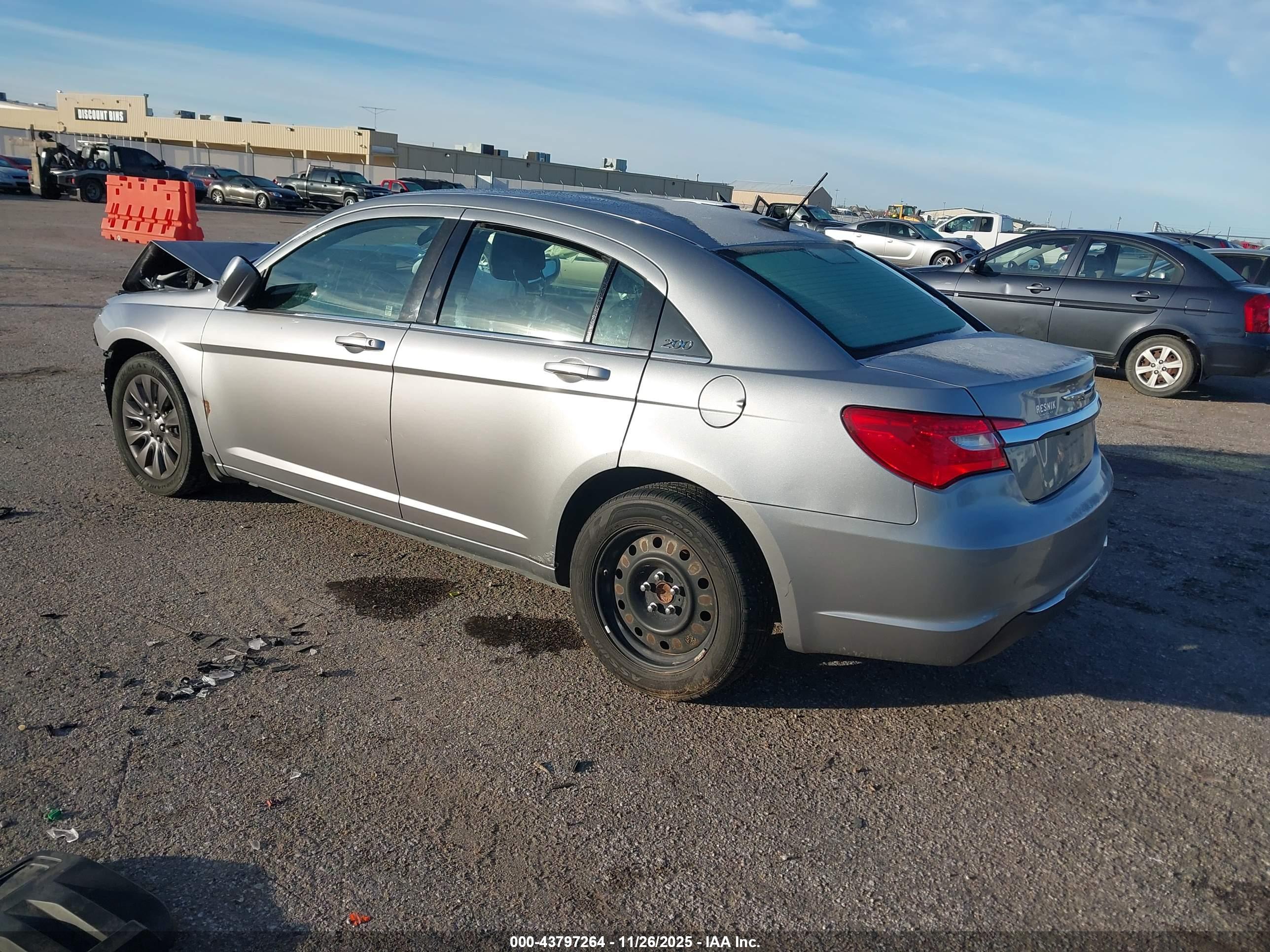 CHRYSLER 200 image 3