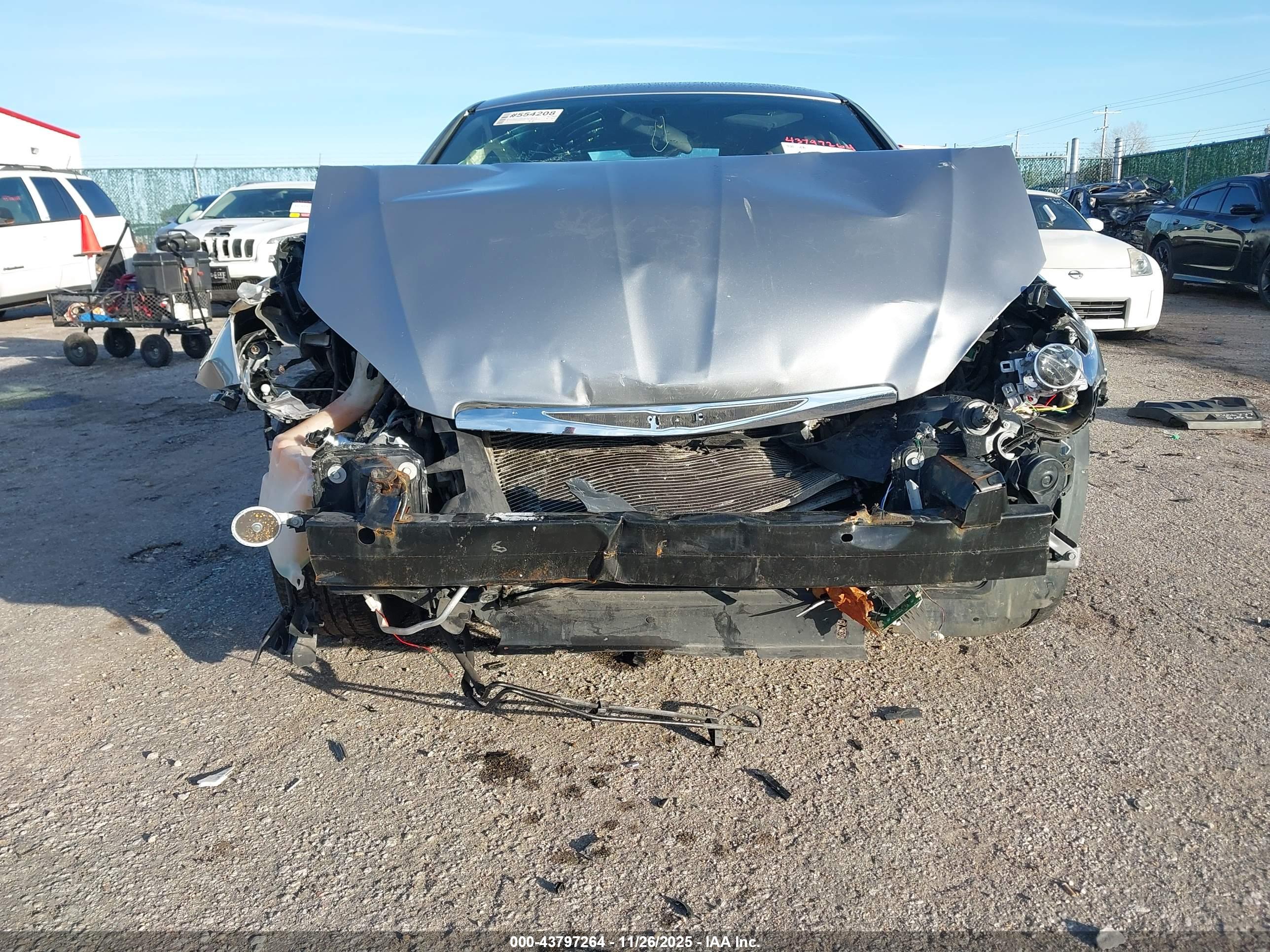 CHRYSLER 200 image 6
