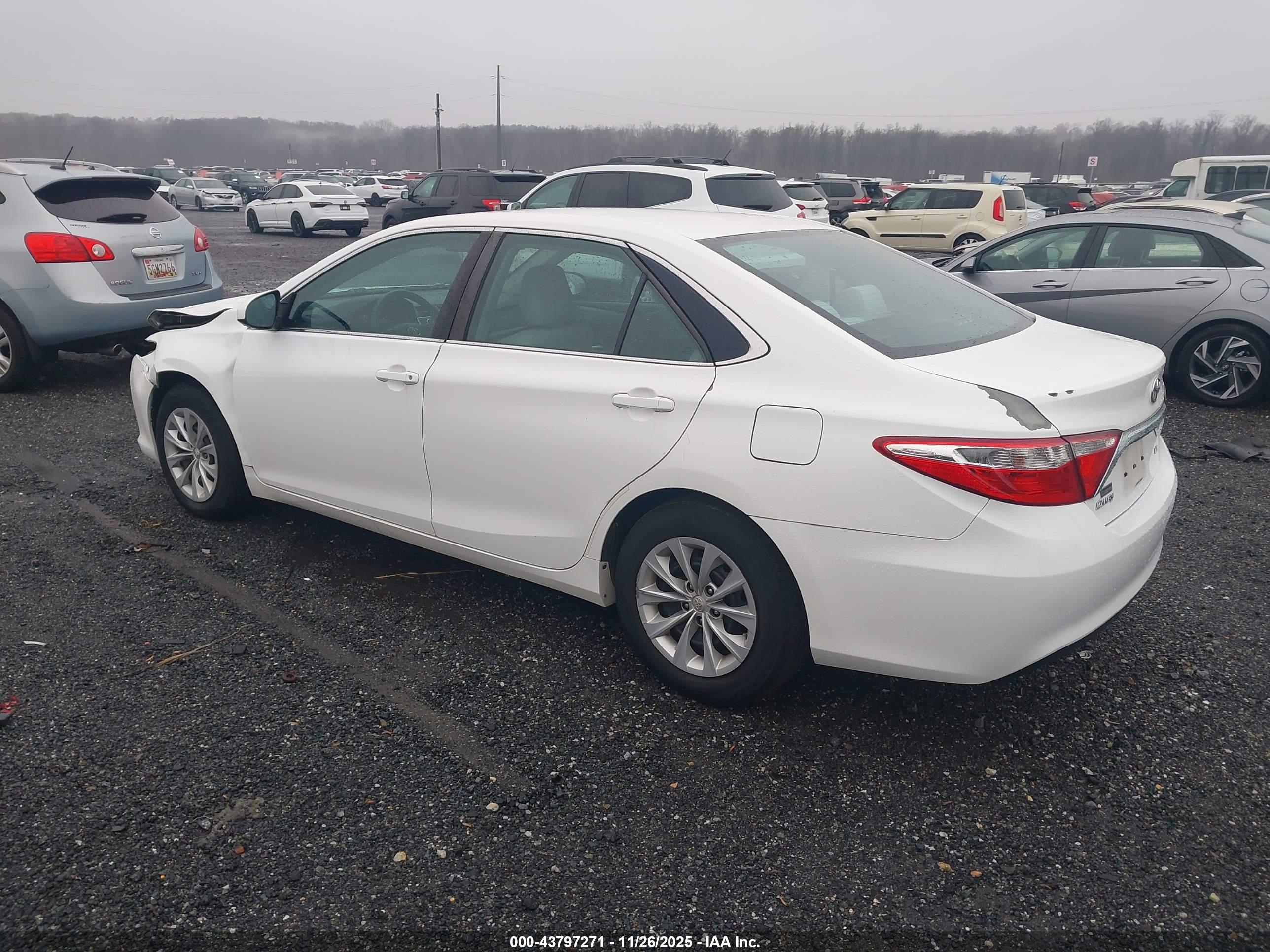 TOYOTA CAMRY image 3