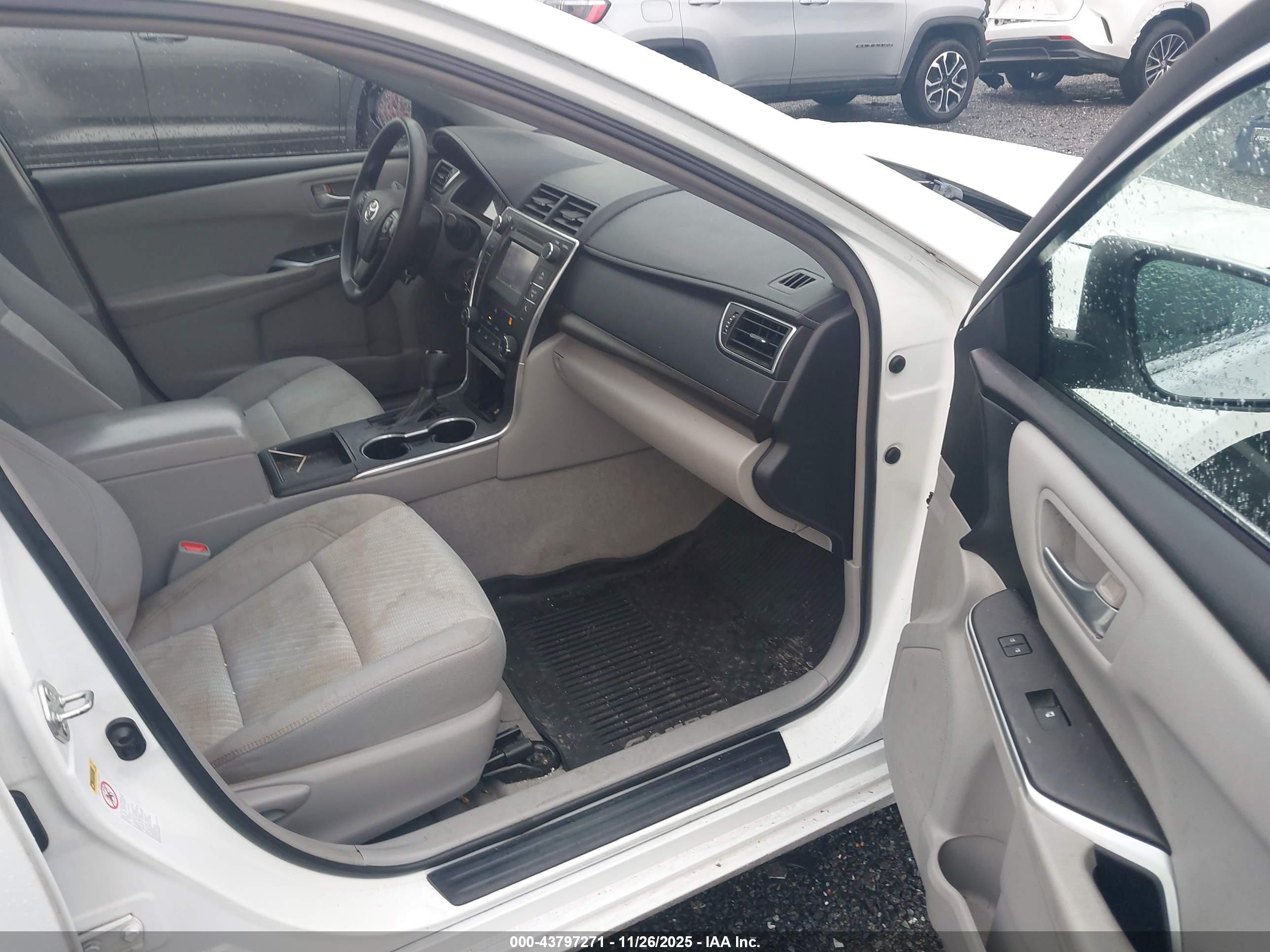 TOYOTA CAMRY image 5