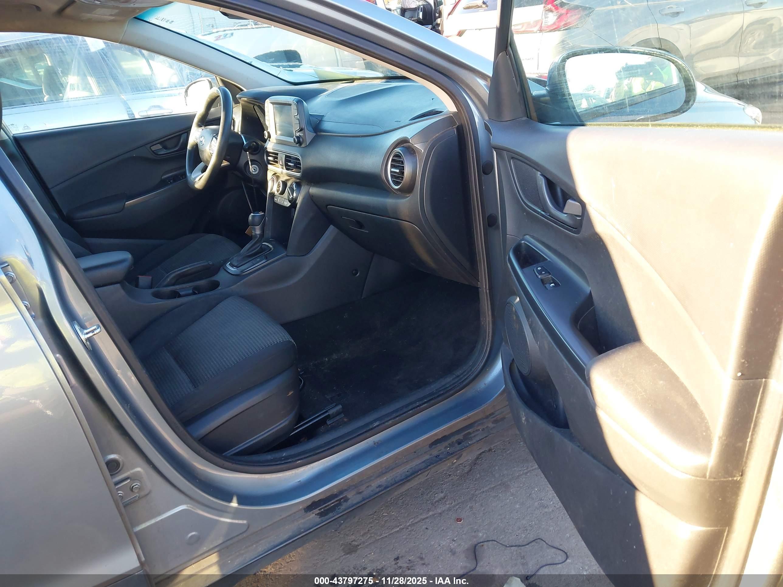 HYUNDAI KONA image 5