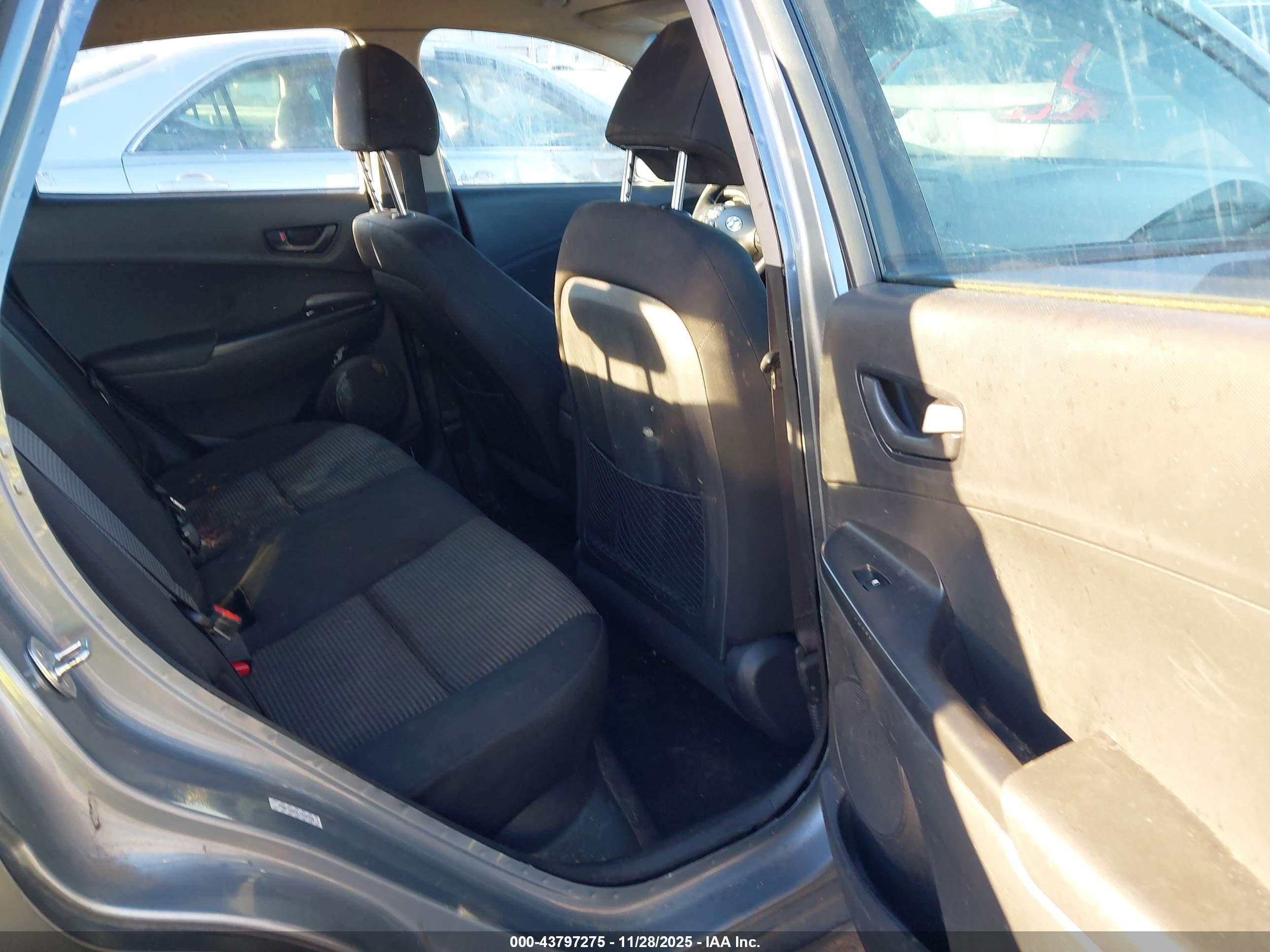 HYUNDAI KONA image 8