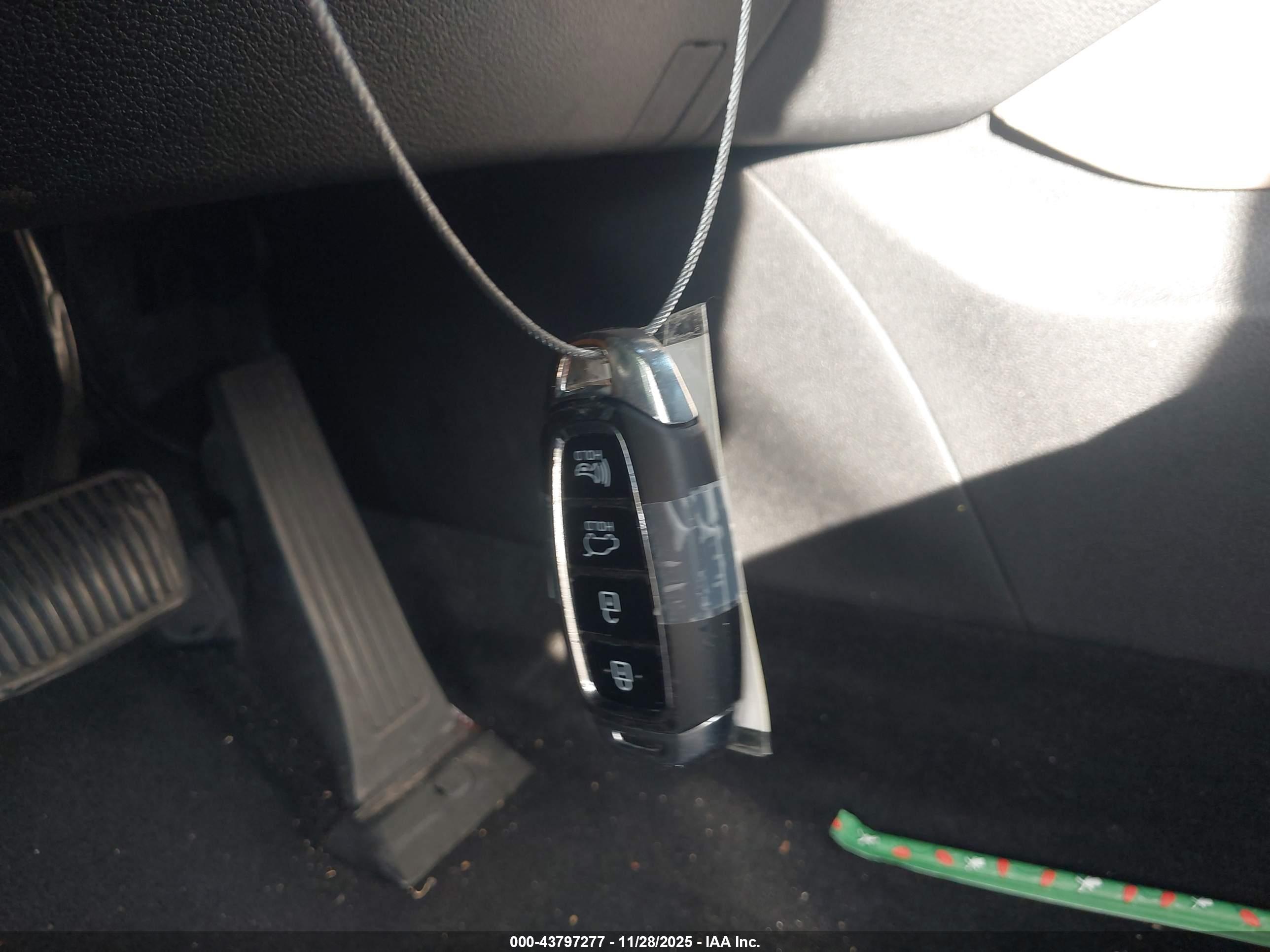 HYUNDAI SANTA image 11
