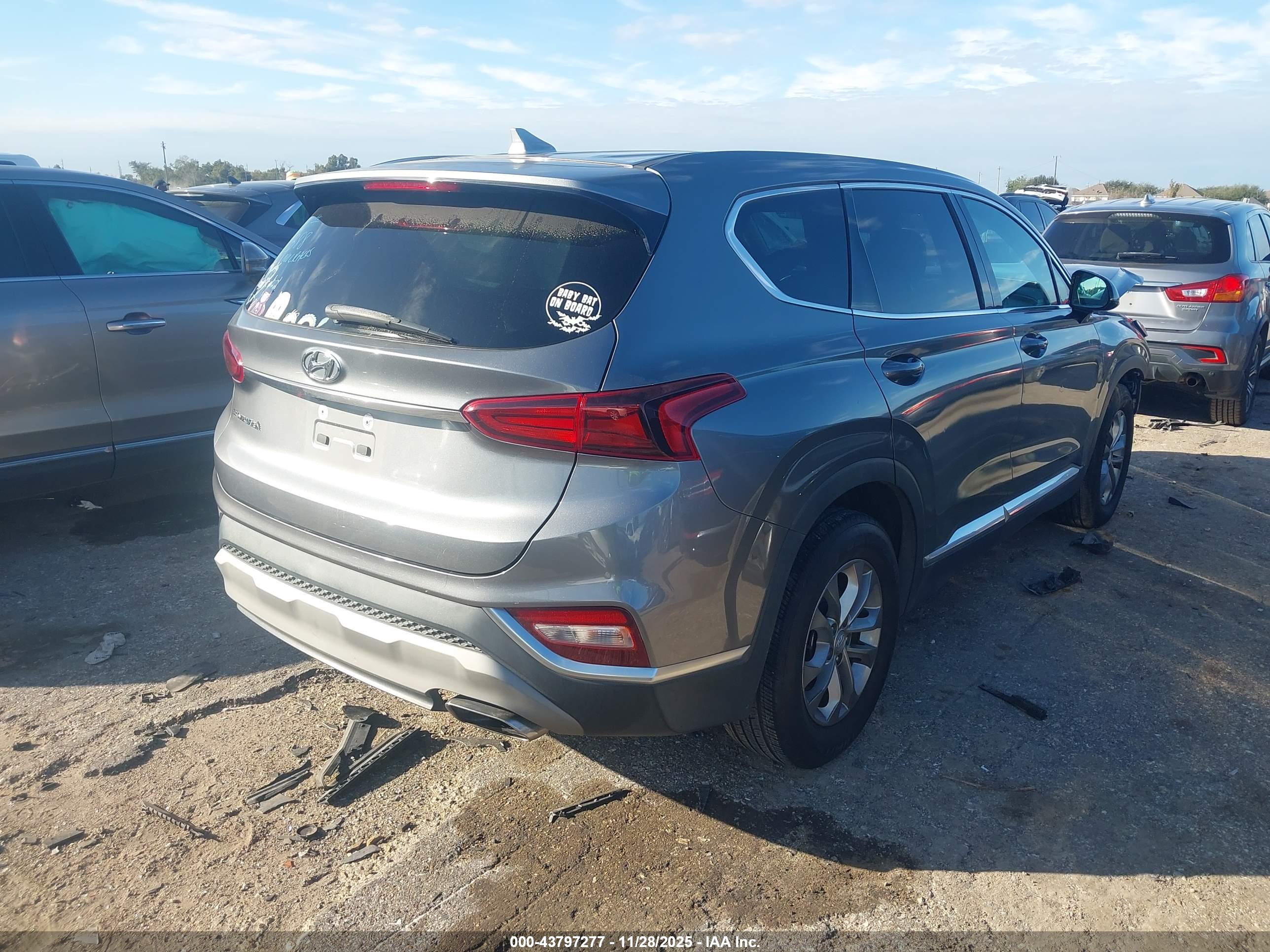 HYUNDAI SANTA image 4