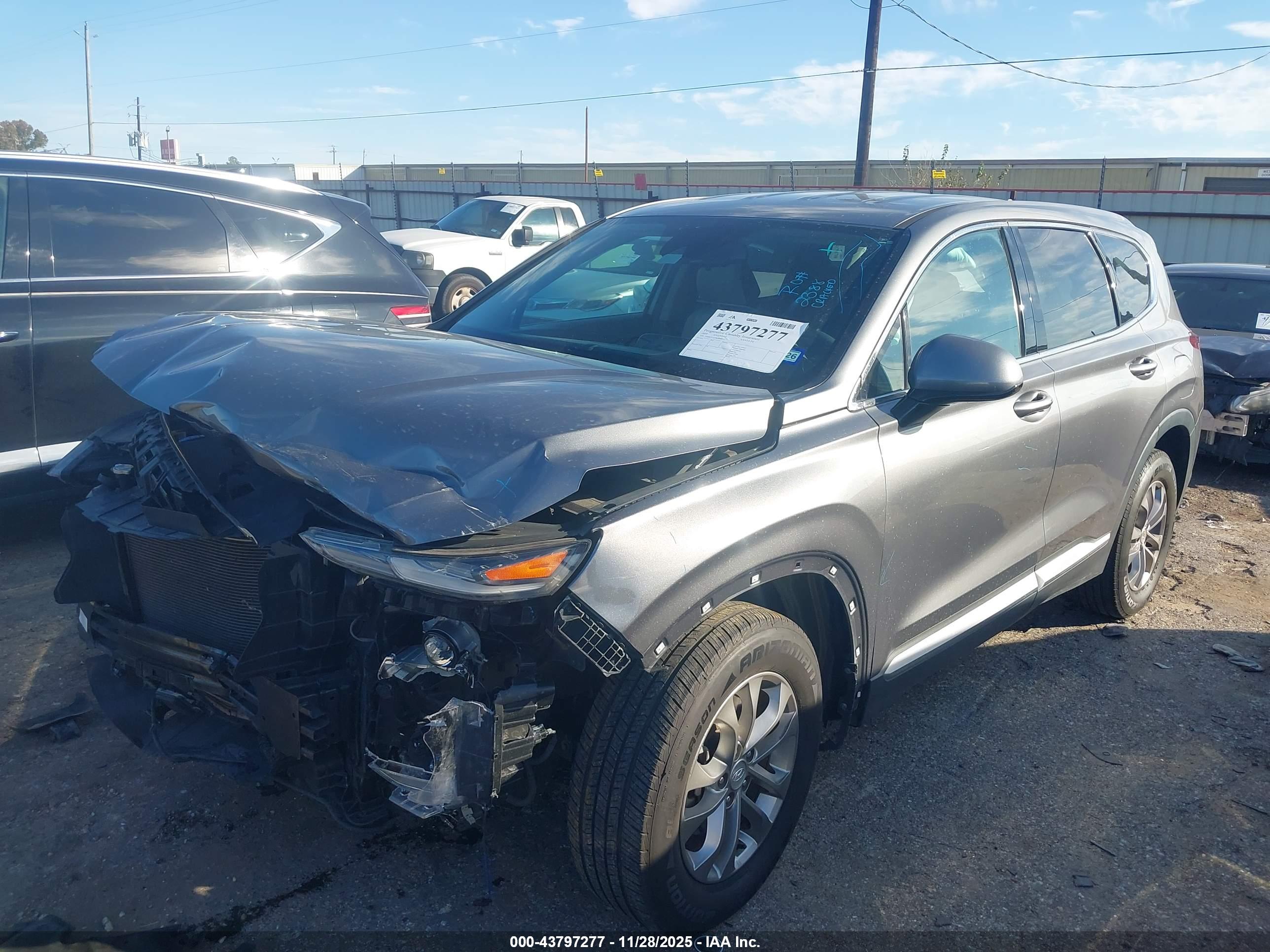 HYUNDAI SANTA image 6