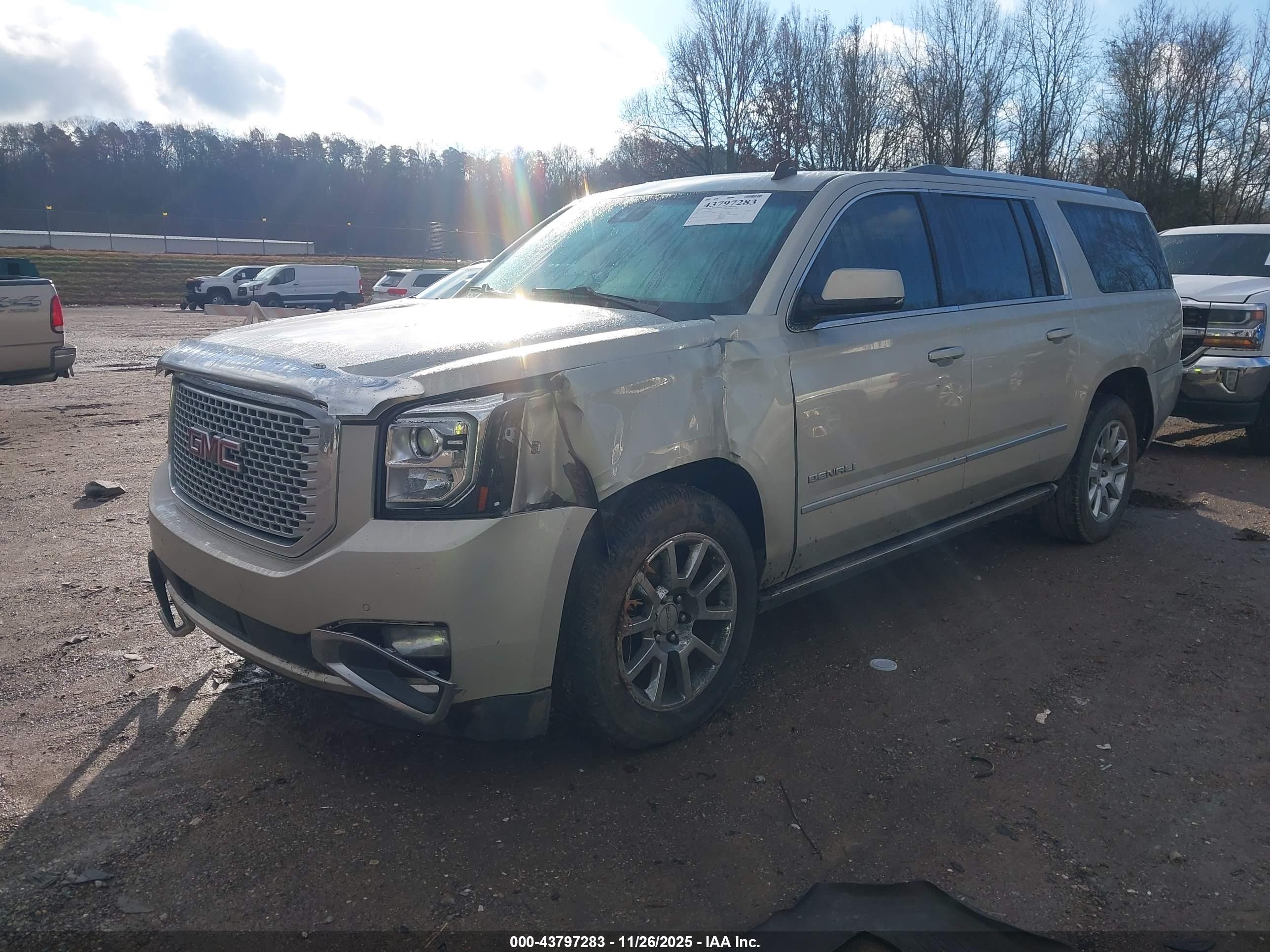 GMC YUKON image 2