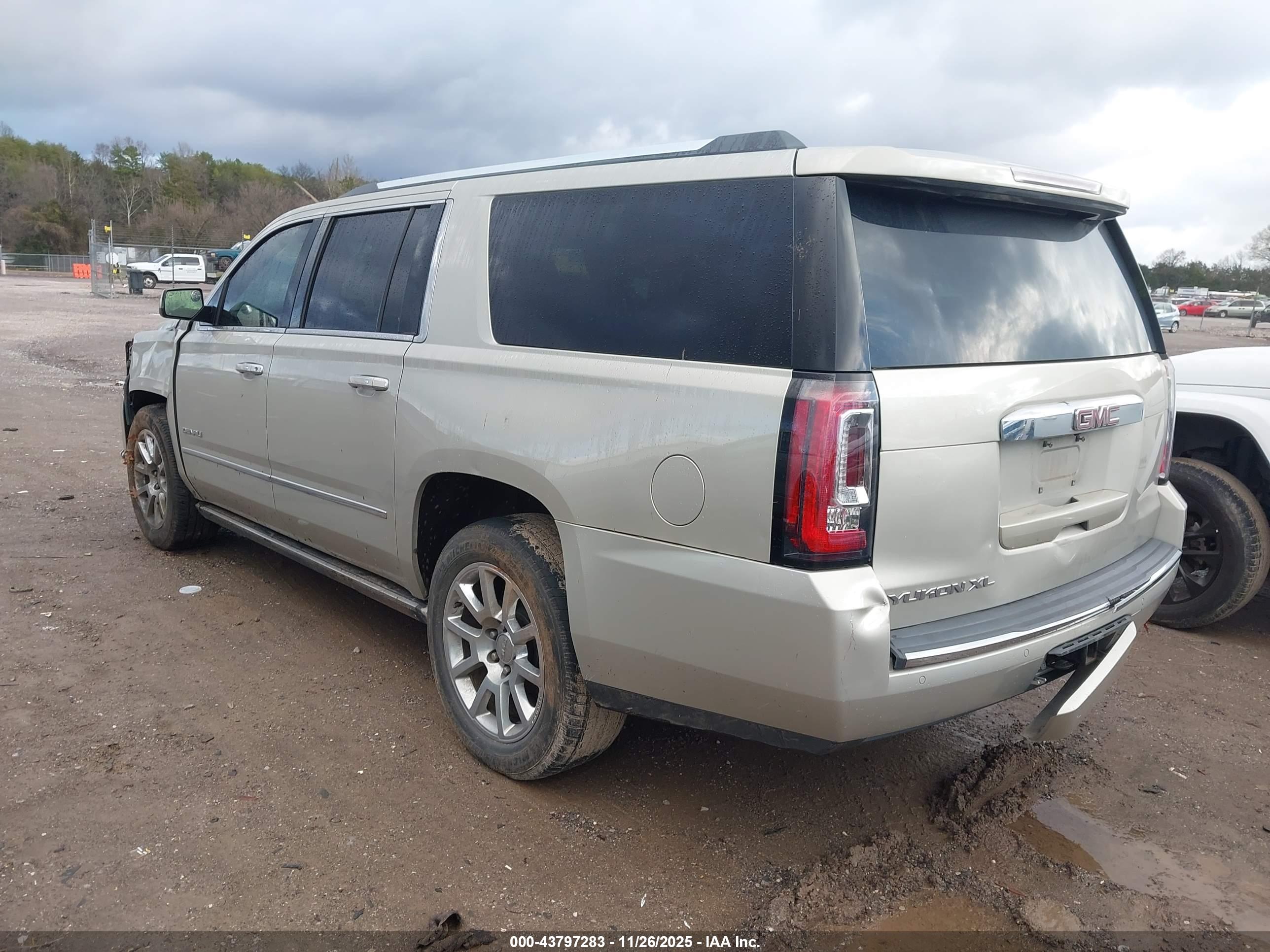 GMC YUKON image 3