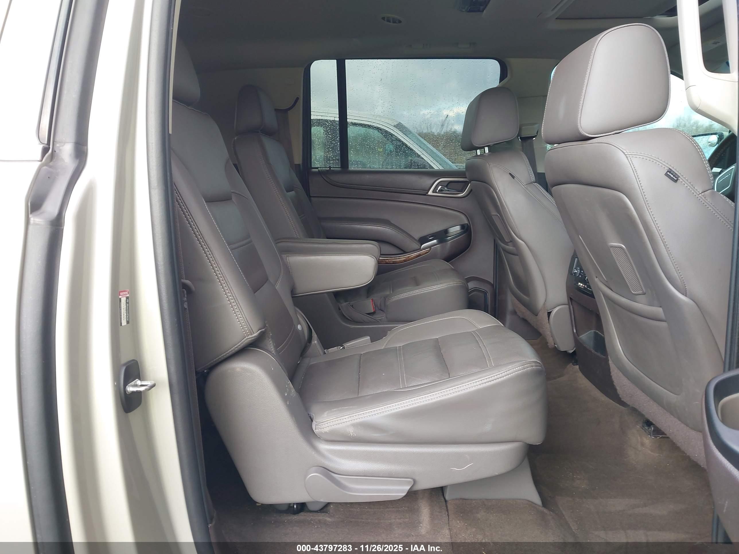 GMC YUKON image 8