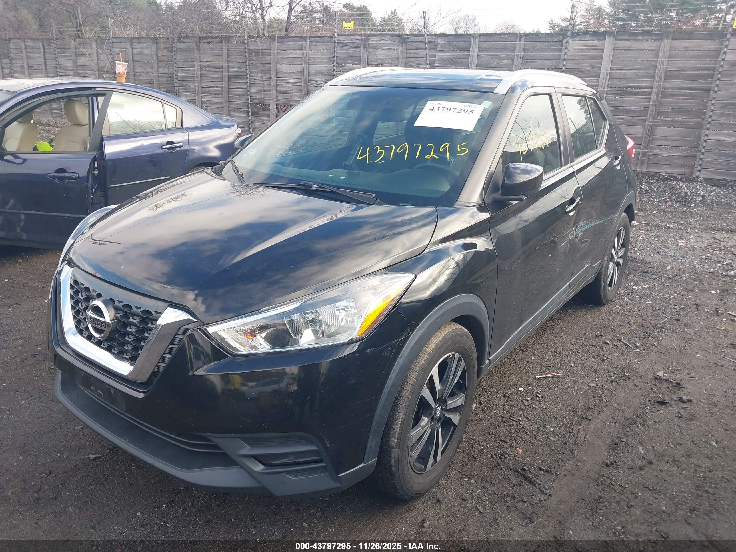 NISSAN KICKS image 2