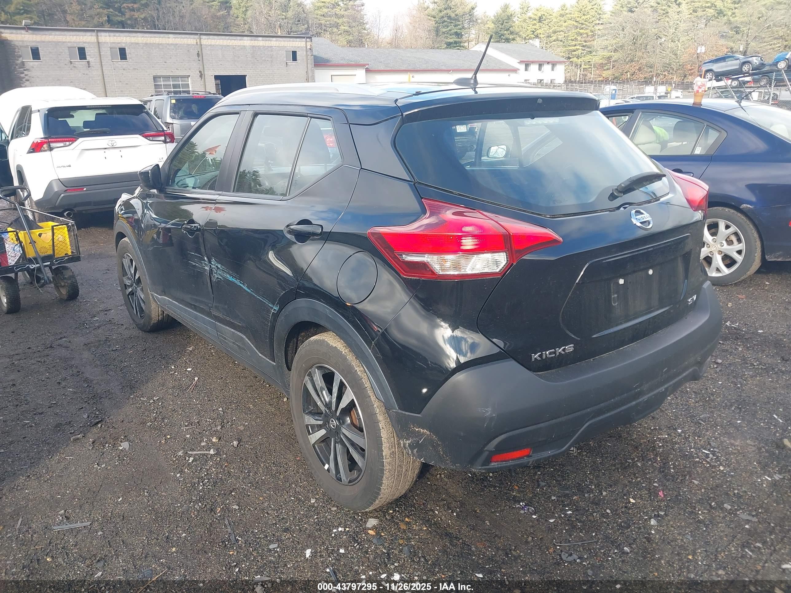 NISSAN KICKS image 3