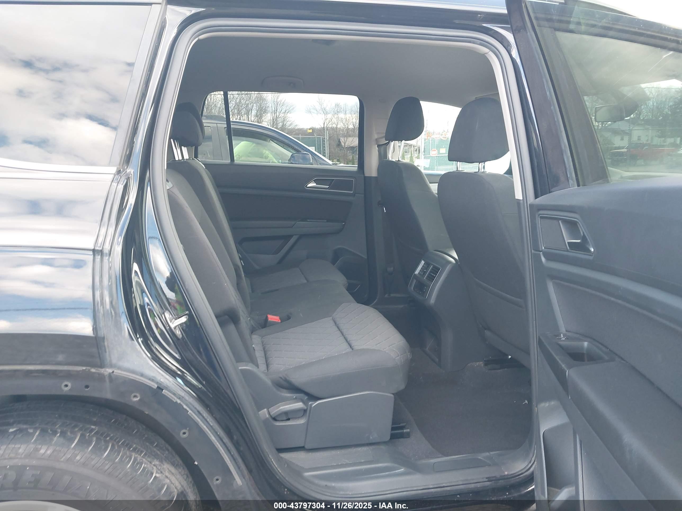 VOLKSWAGEN ATLAS image 8