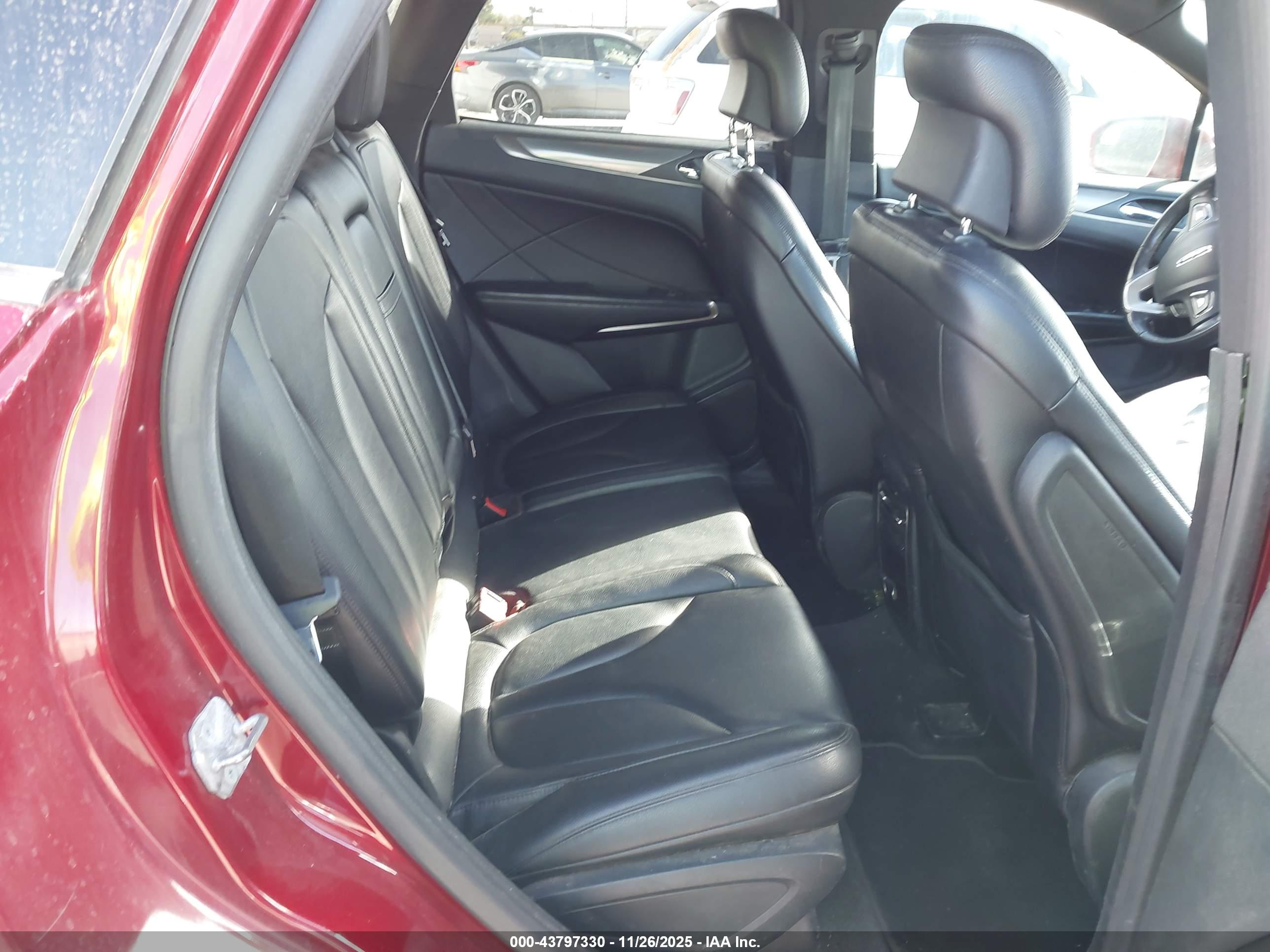 LINCOLN MKC image 8