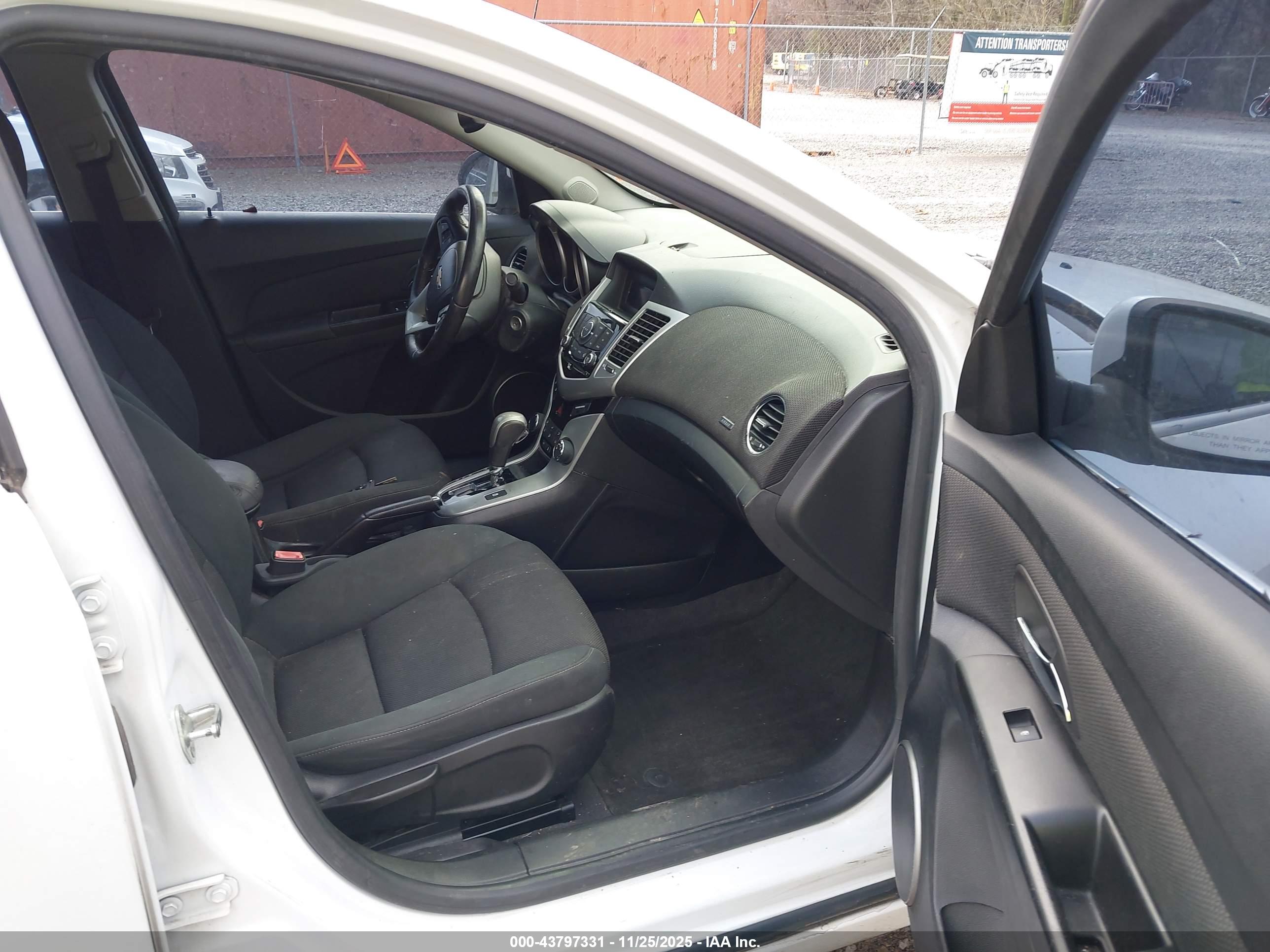 CHEVROLET CRUZE image 5