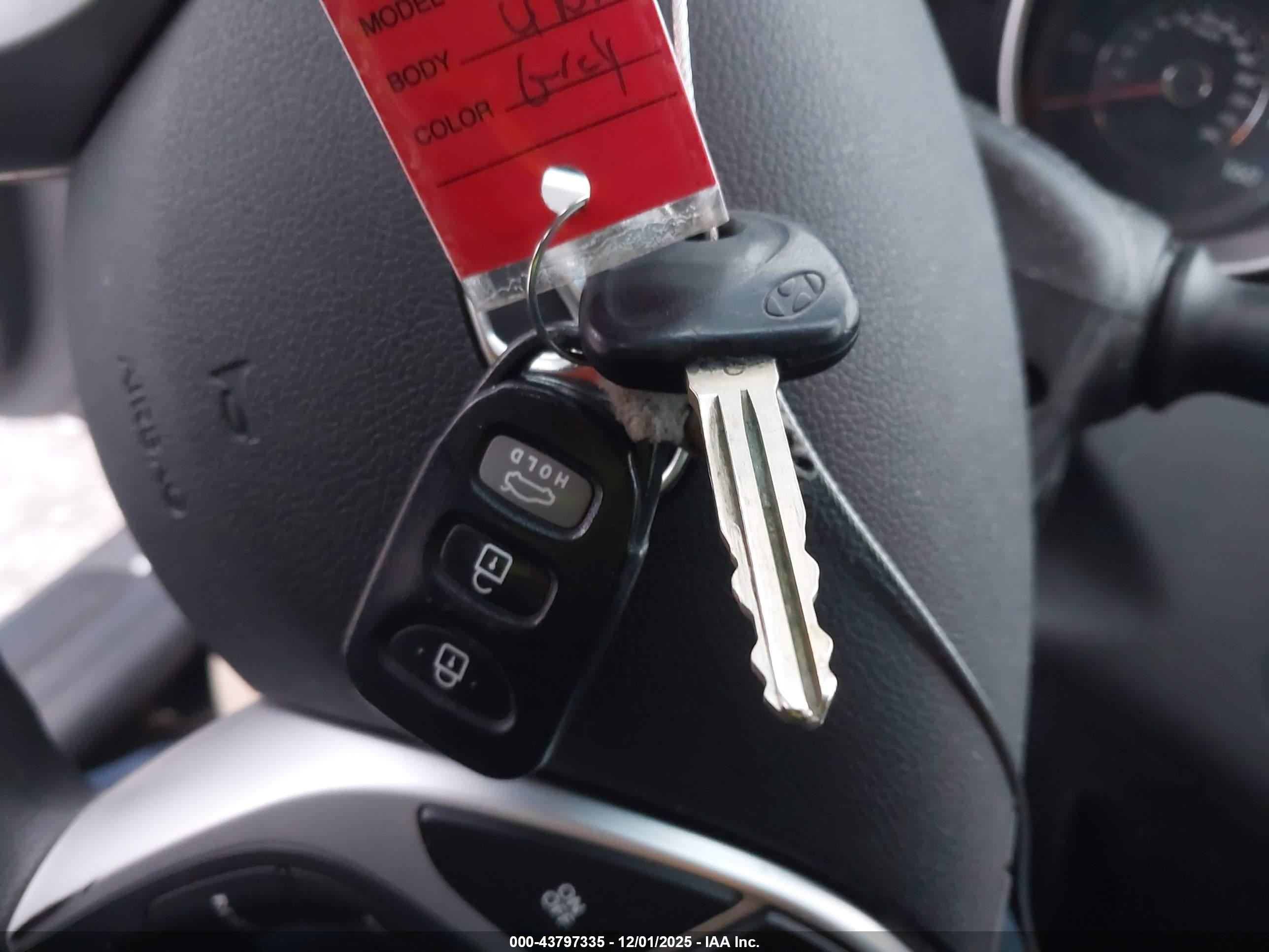 HYUNDAI ELANTRA image 11