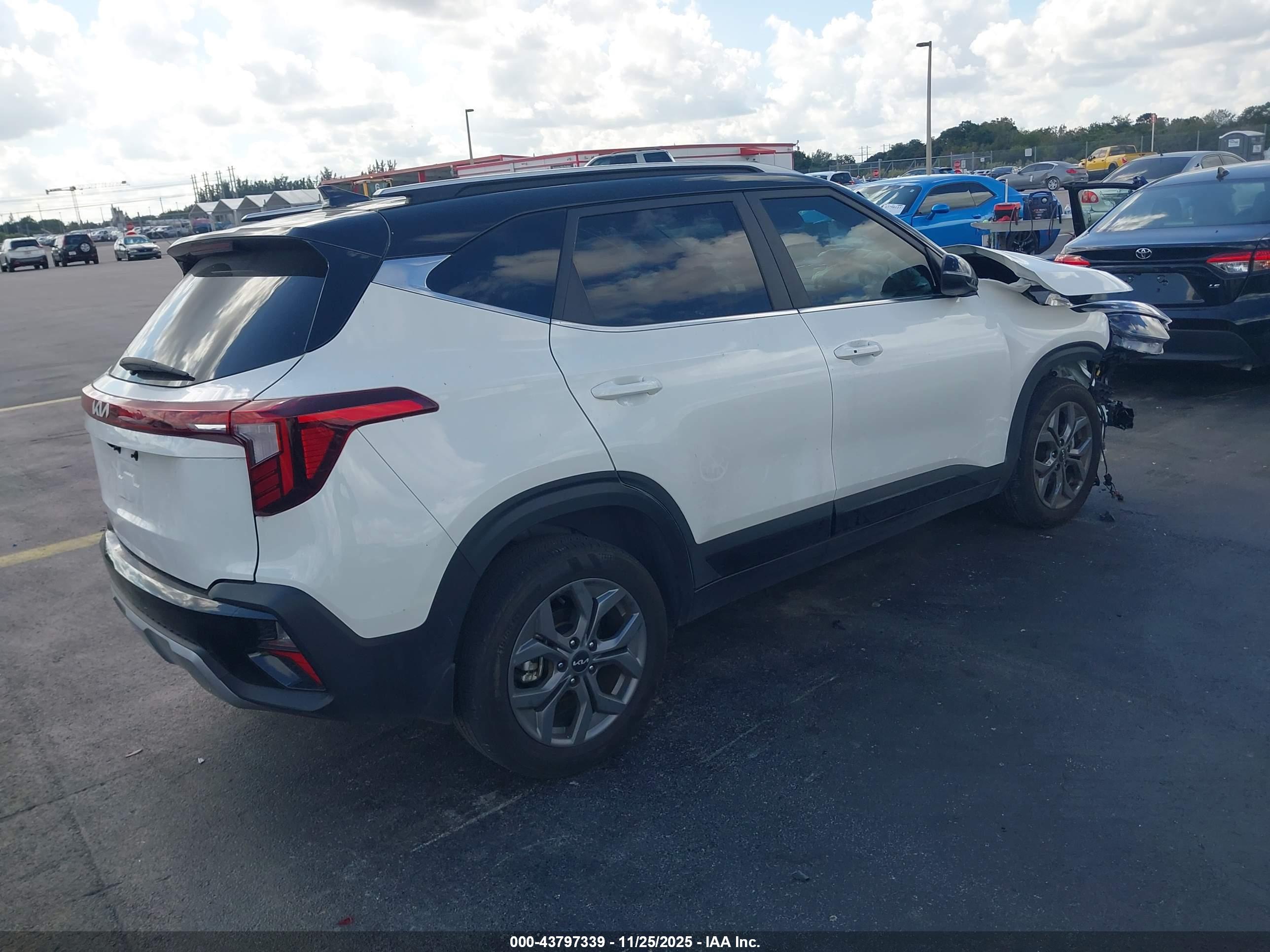 KIA SELTOS image 4