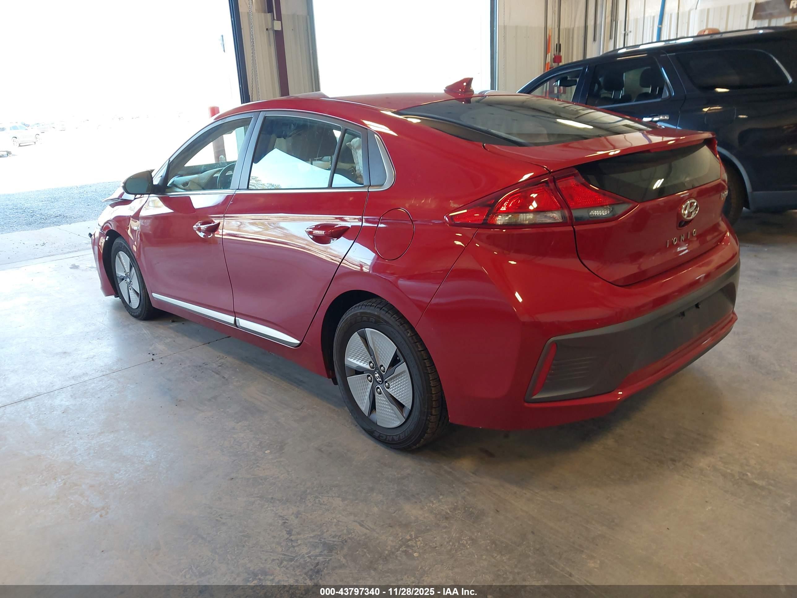 HYUNDAI IONIQ image 3