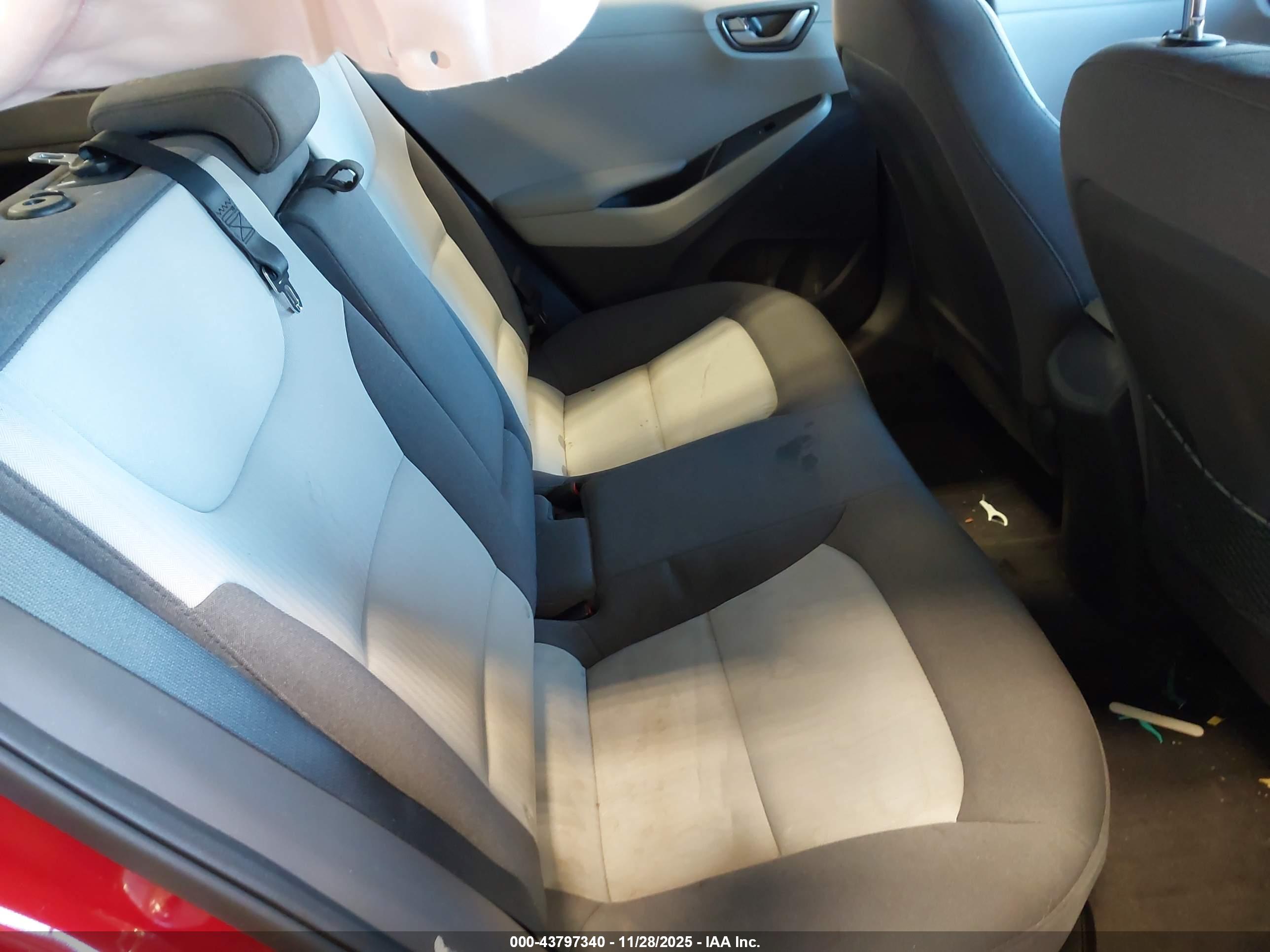 HYUNDAI IONIQ image 8