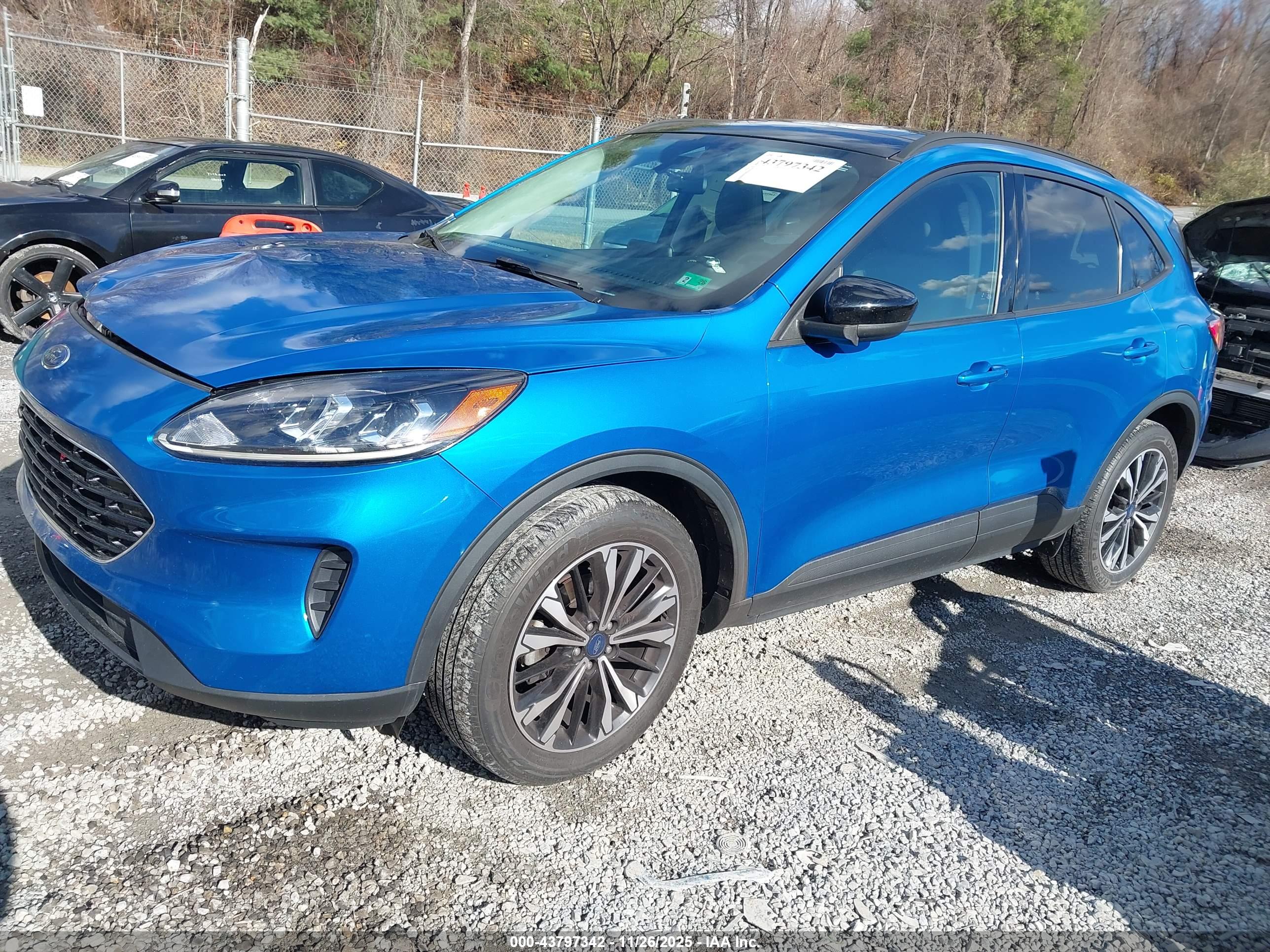 FORD ESCAPE image 2