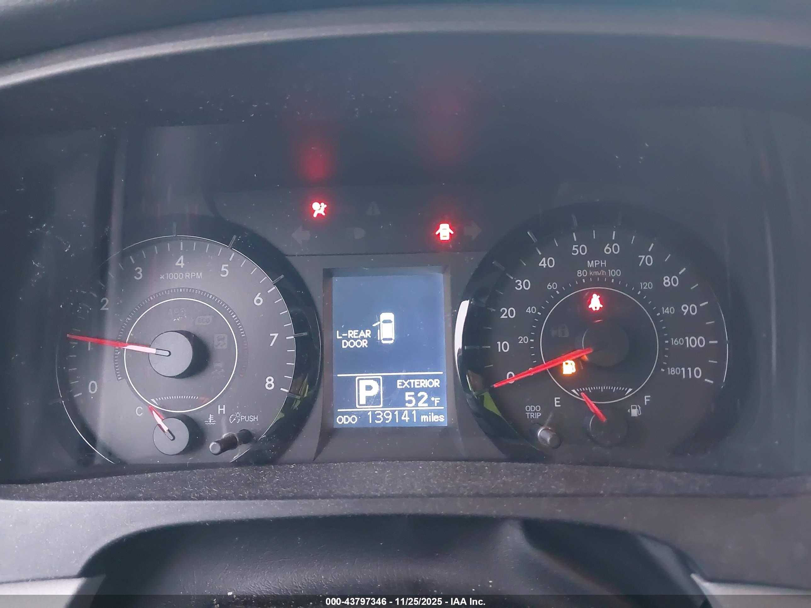 TOYOTA SIENNA image 7