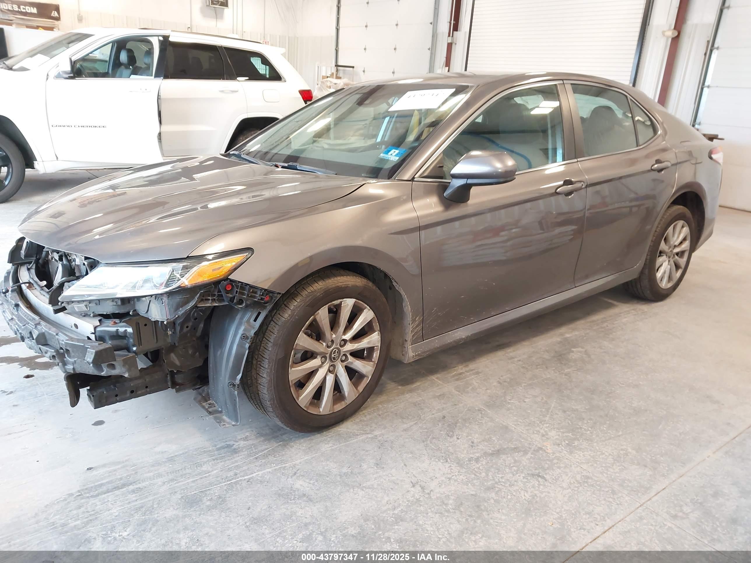 TOYOTA CAMRY image 2