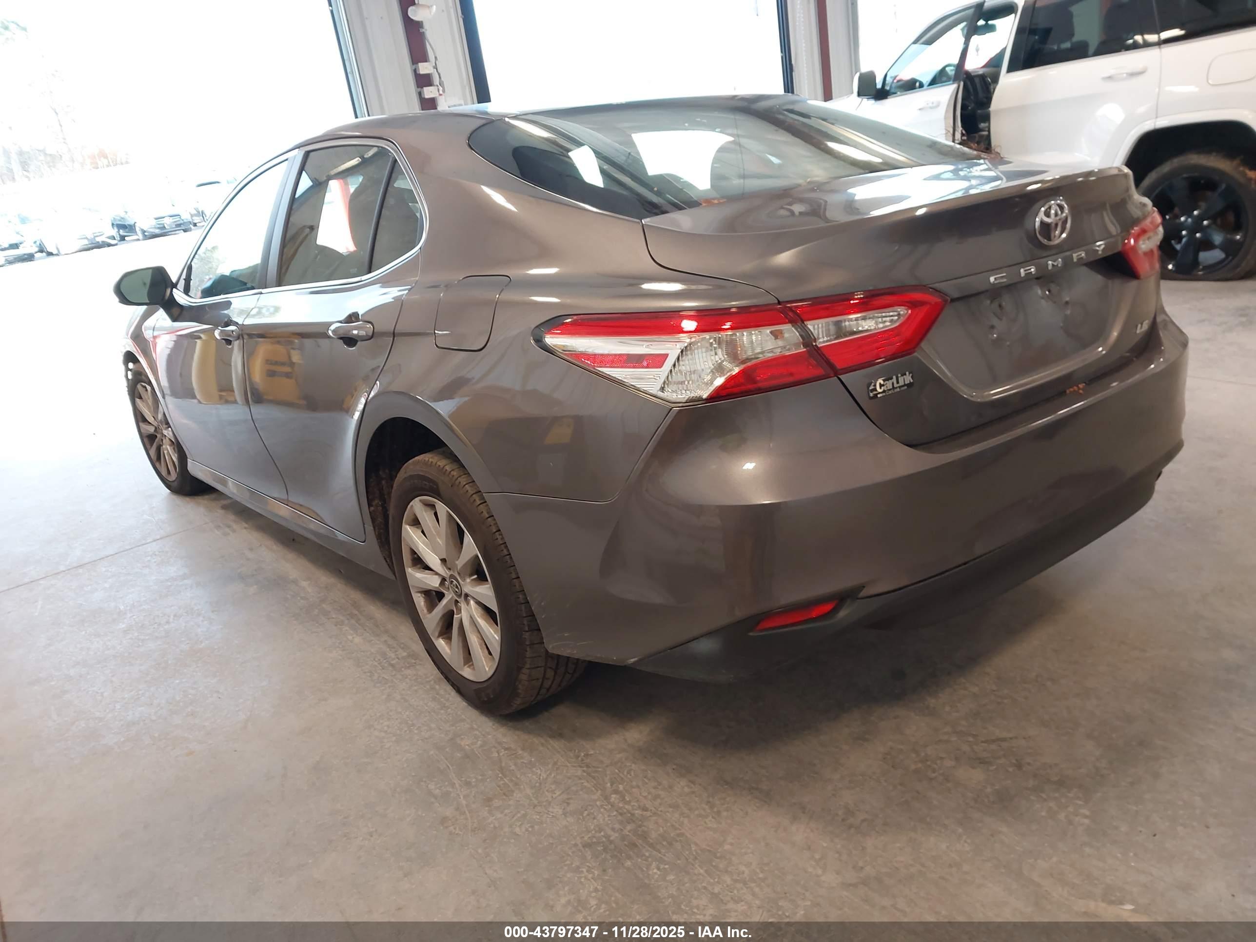TOYOTA CAMRY image 3