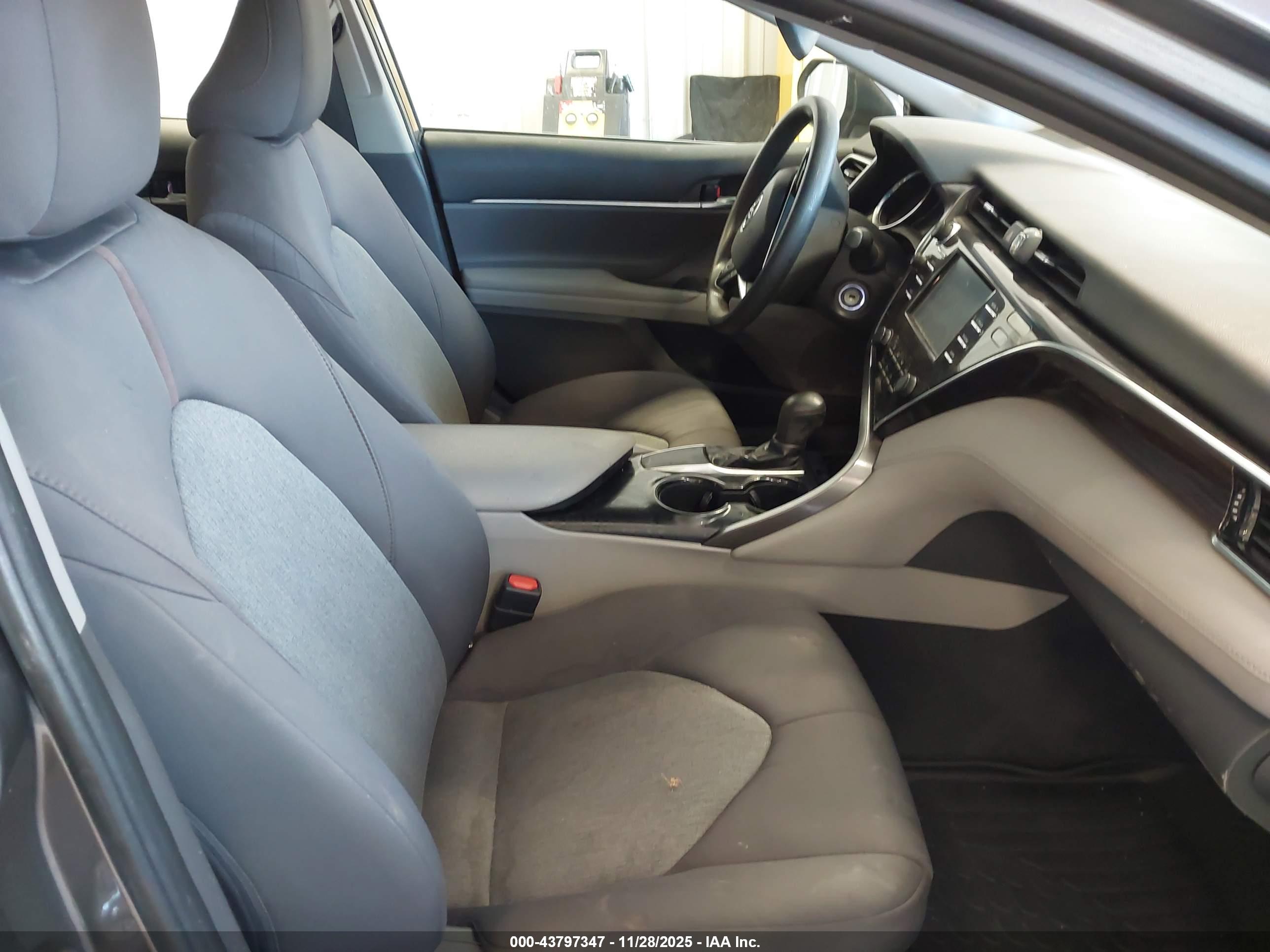 TOYOTA CAMRY image 5