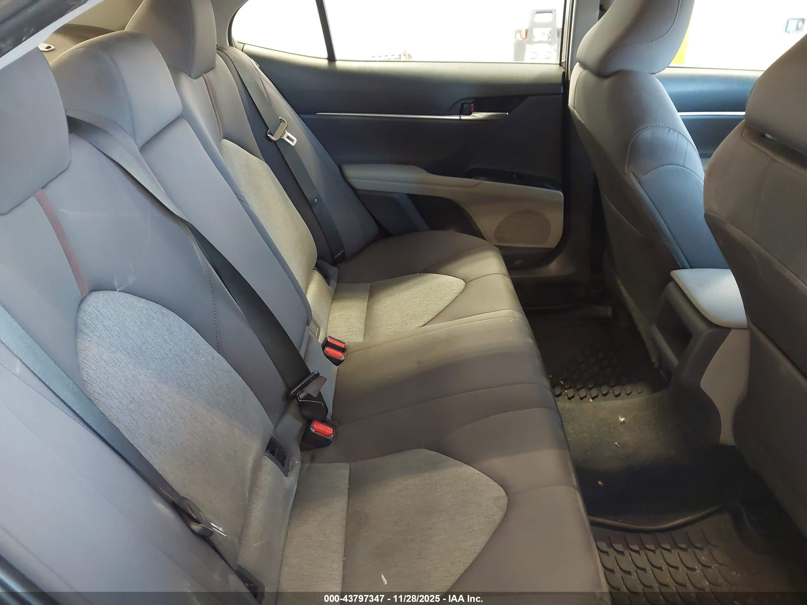 TOYOTA CAMRY image 8
