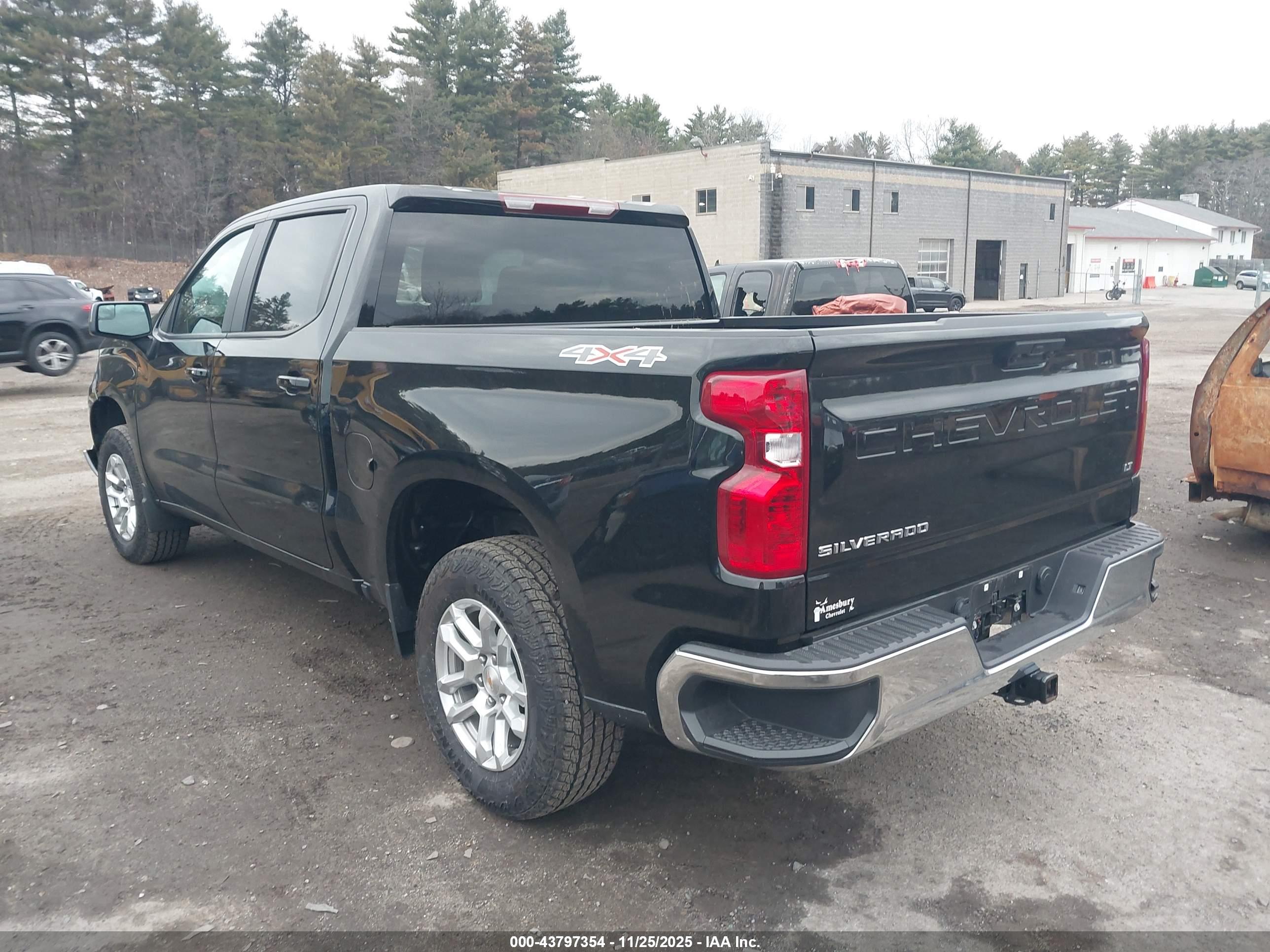 CHEVROLET SILVERADO image 3