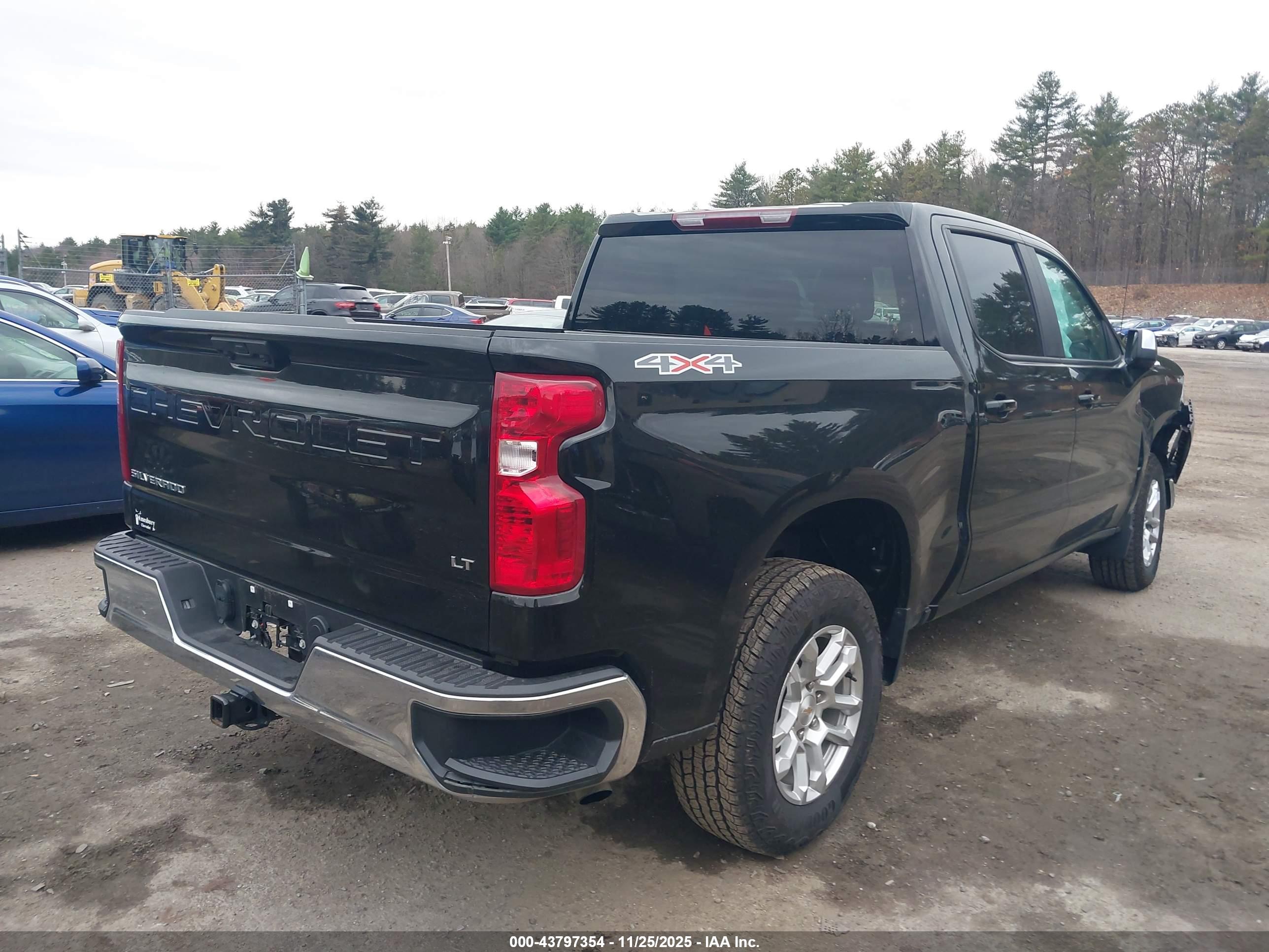 CHEVROLET SILVERADO image 4