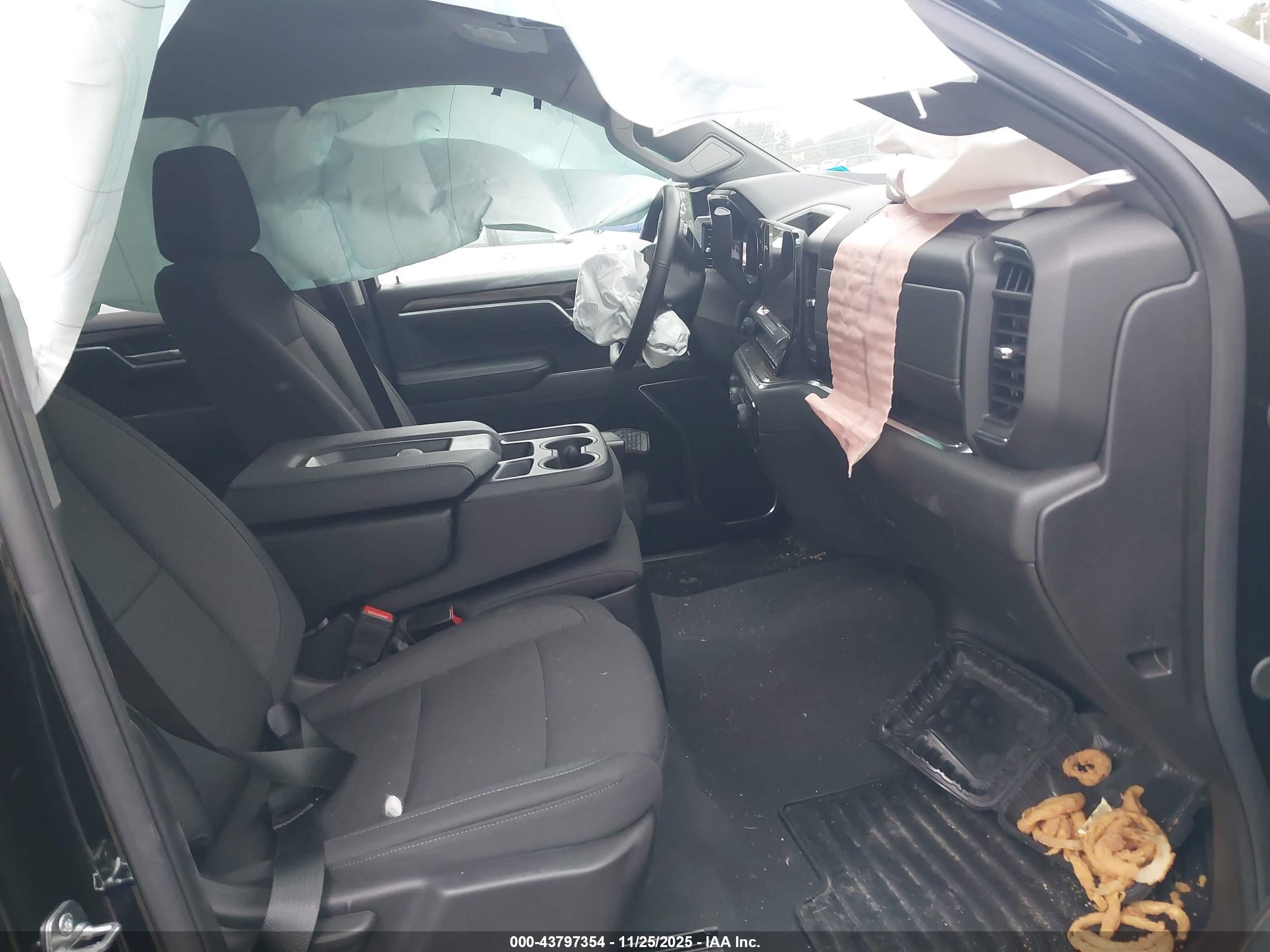 CHEVROLET SILVERADO image 5
