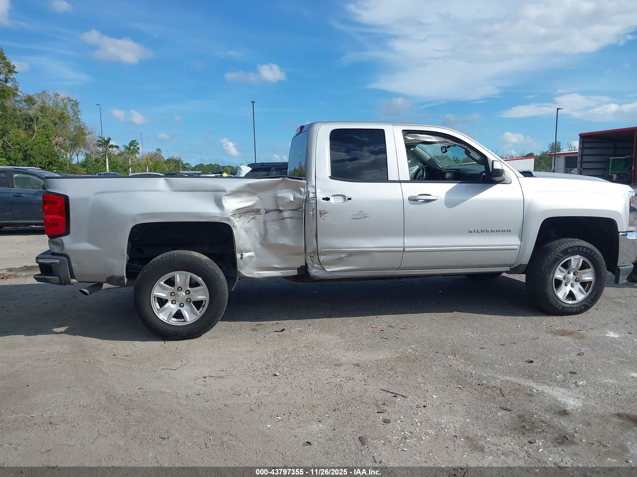 CHEVROLET SILVERADO image 6