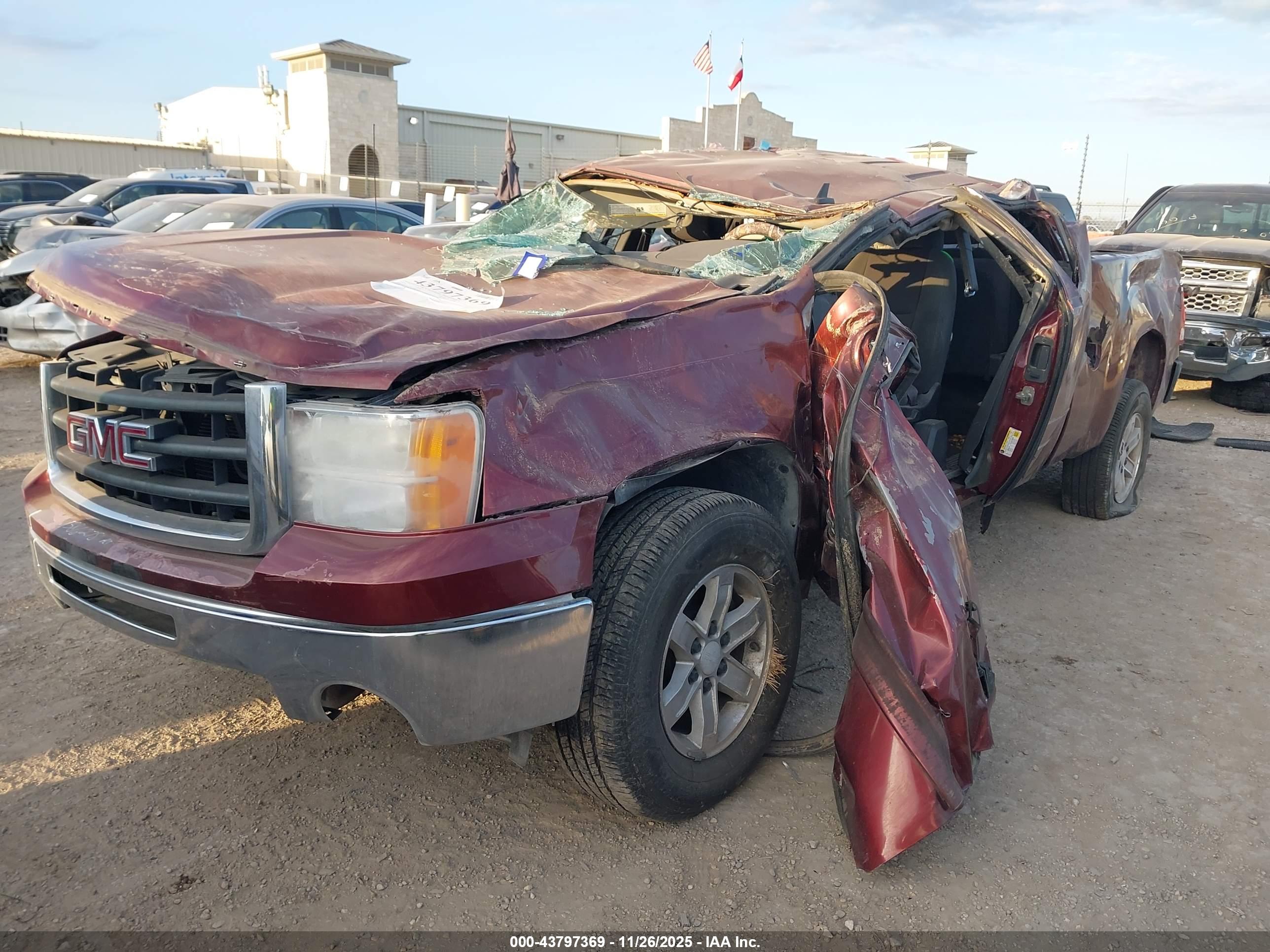 GMC SIERRA image 2