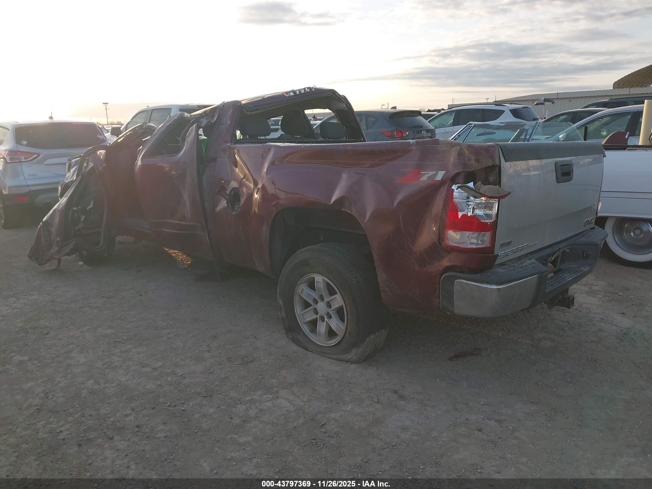 GMC SIERRA image 3